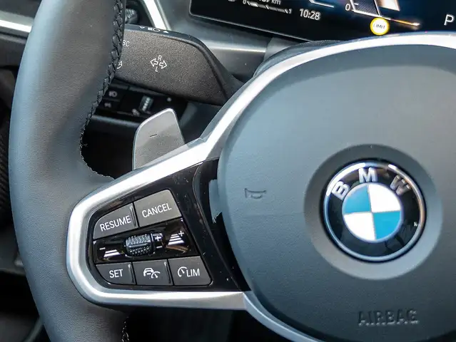 BMW 3 Series view 11