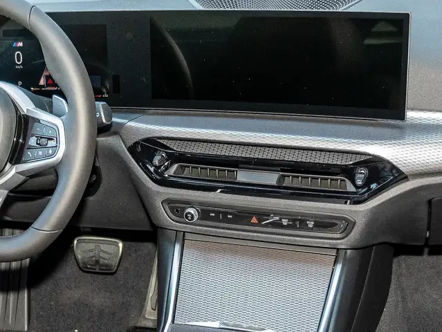 BMW 3 Series view 6
