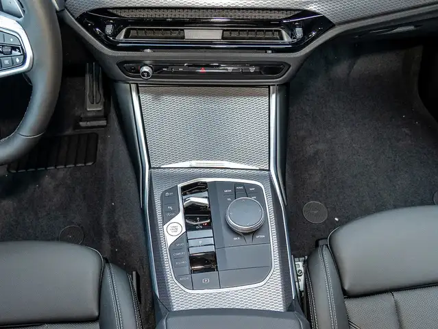 BMW 3 Series view 8