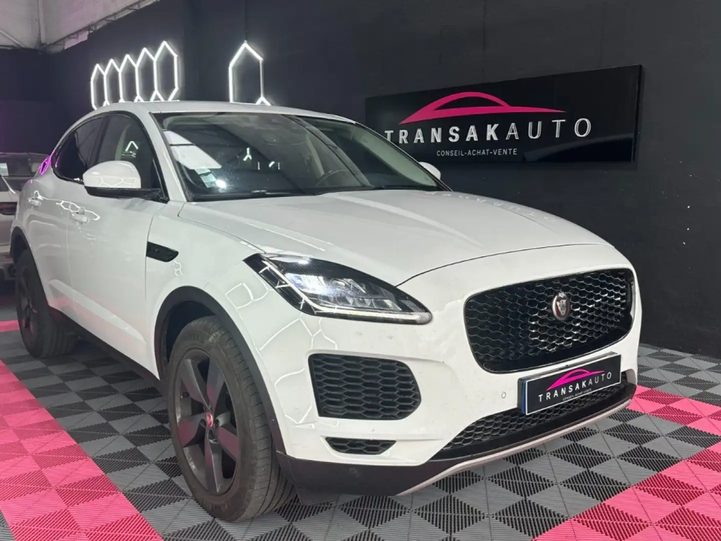 Jaguar E-Pace S 180 ch 2.0 D BVA S VIRTUAL COCKPIT FULL CUIR SUIVI CAMÉRA DE RECUL Blanc - 1