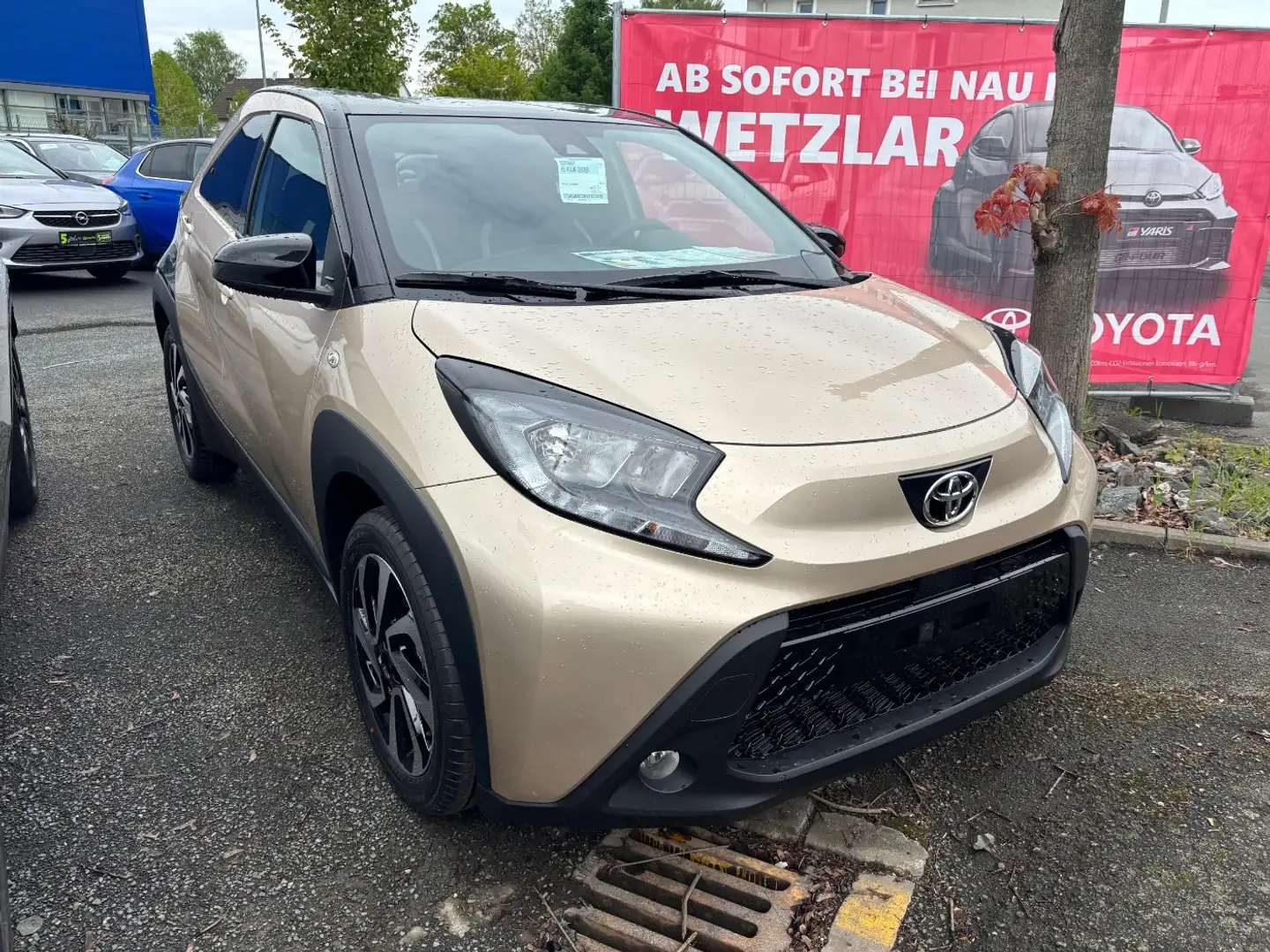 Toyota Aygo X 1,0l VVT-i AUTOMATIK Teamplayer Schwarz - 2