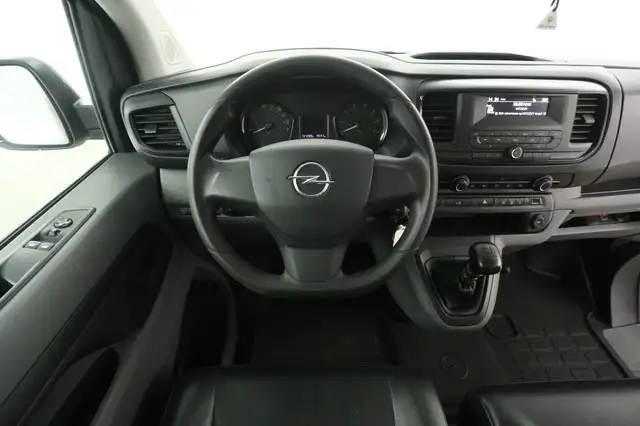 Opel Vivaro view 2