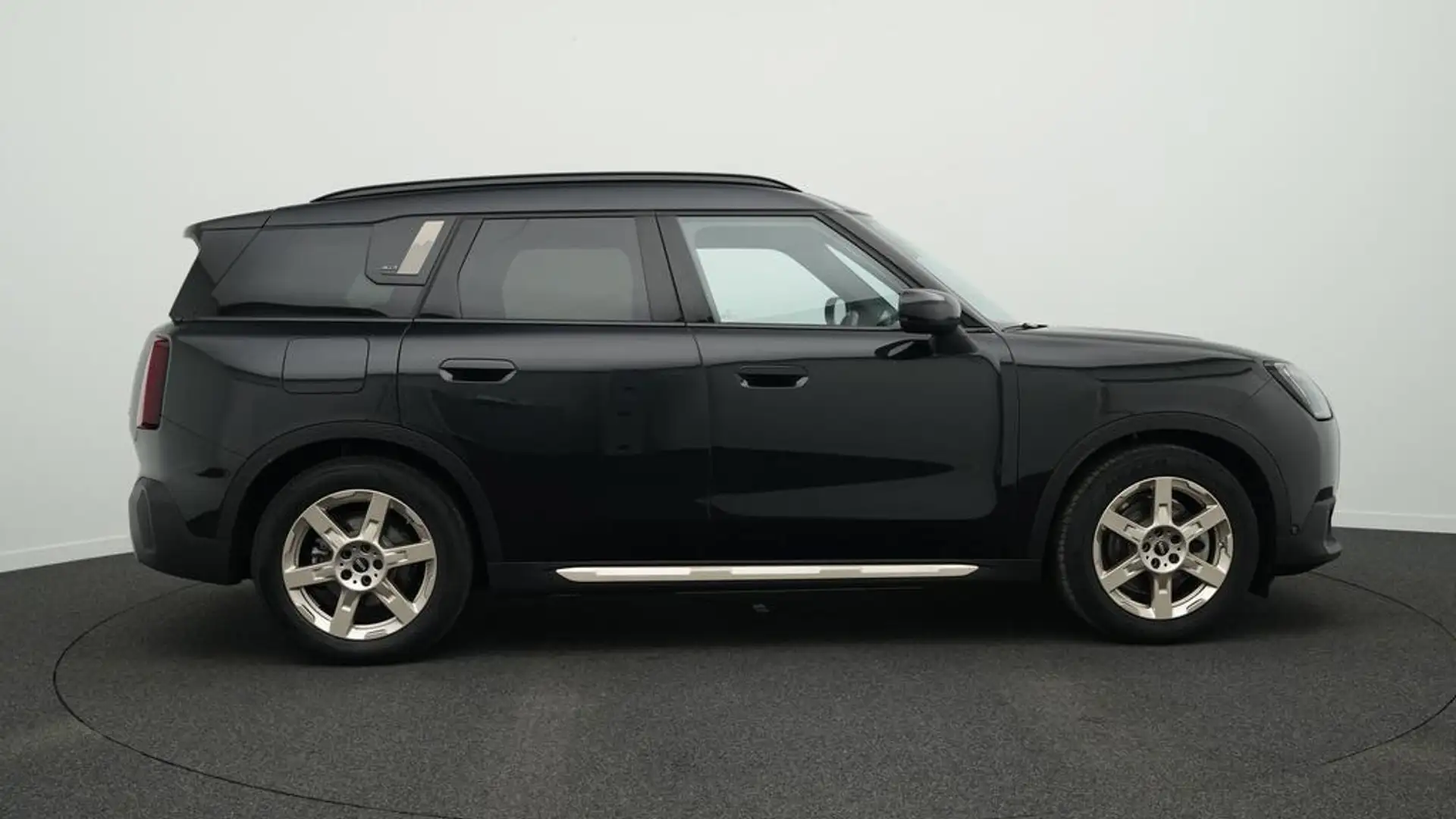 MINI Countryman SE All4 Favoured Trim Noir - 2