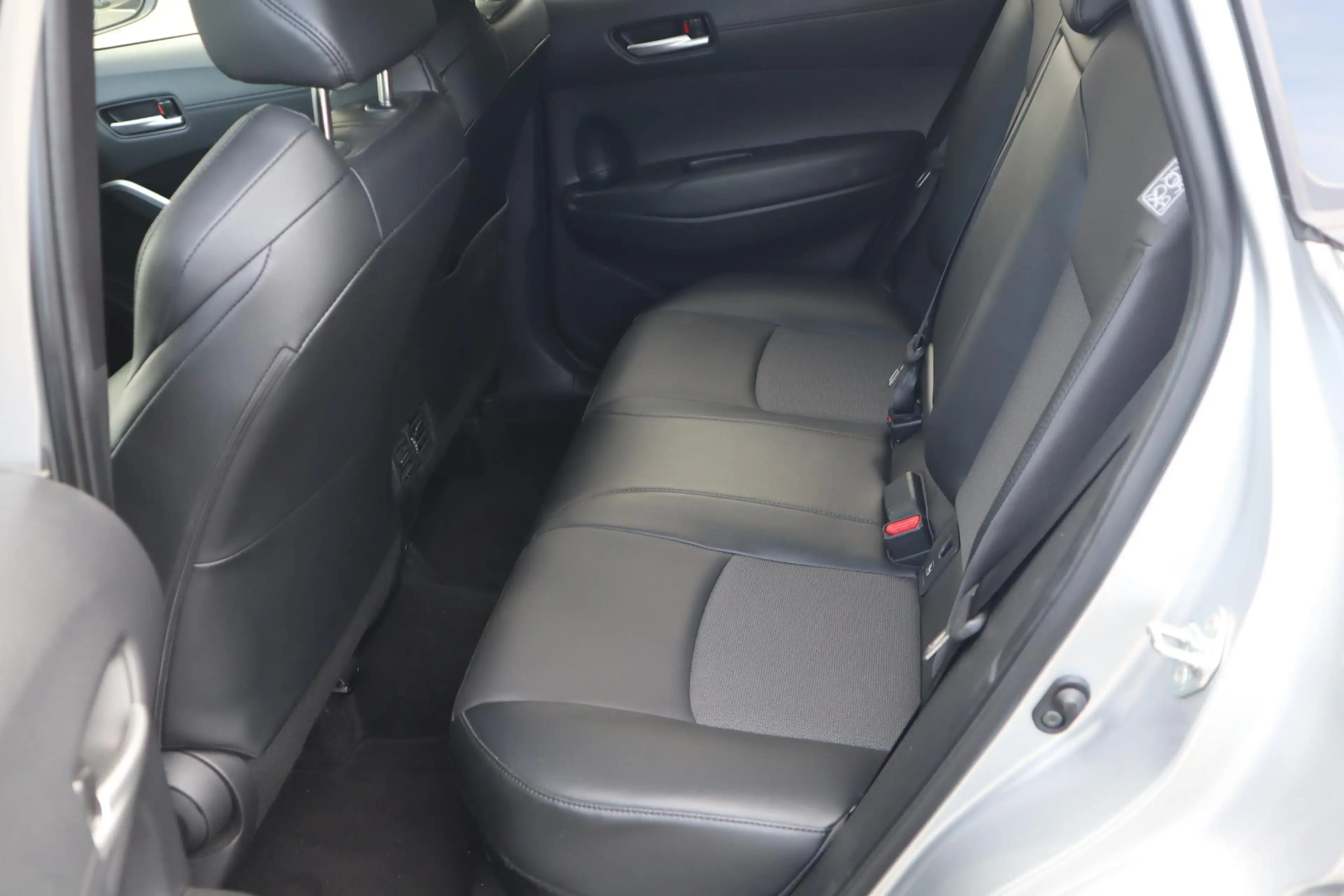 Toyota Corolla Cross 2.0 HYBRID FIRST EDITION NL-AUTO AFN-TREKHAAK BLIN — photo 19