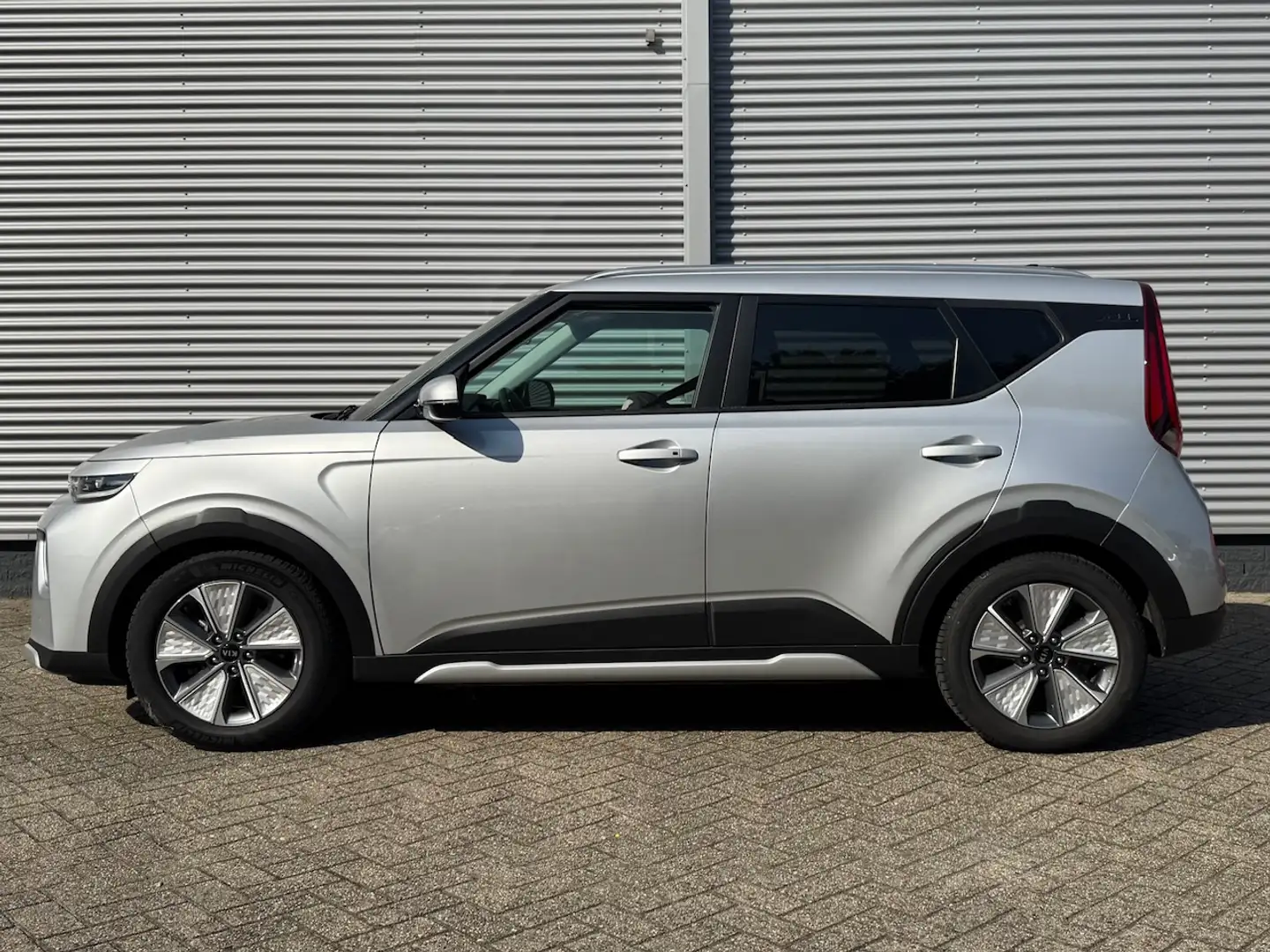 Kia Soul e-Soul 64kWh 204pk Automaat ExecutiveLine I Stoelk Gris - 2