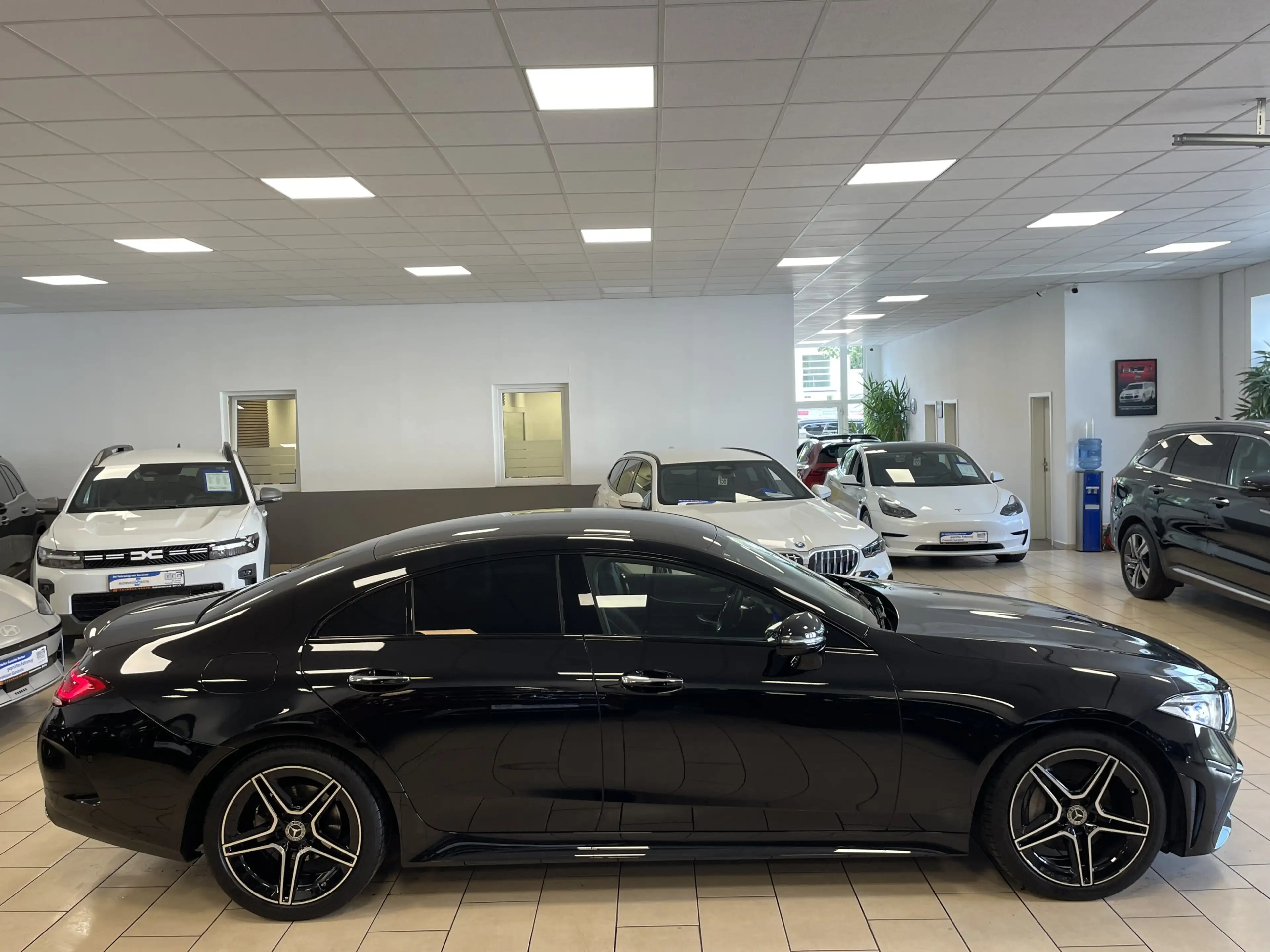 Mercedes-Benz CLS 220 AMG-Line*R-Cam*Ambiente*Leder*AHK*Navi* — photo 4