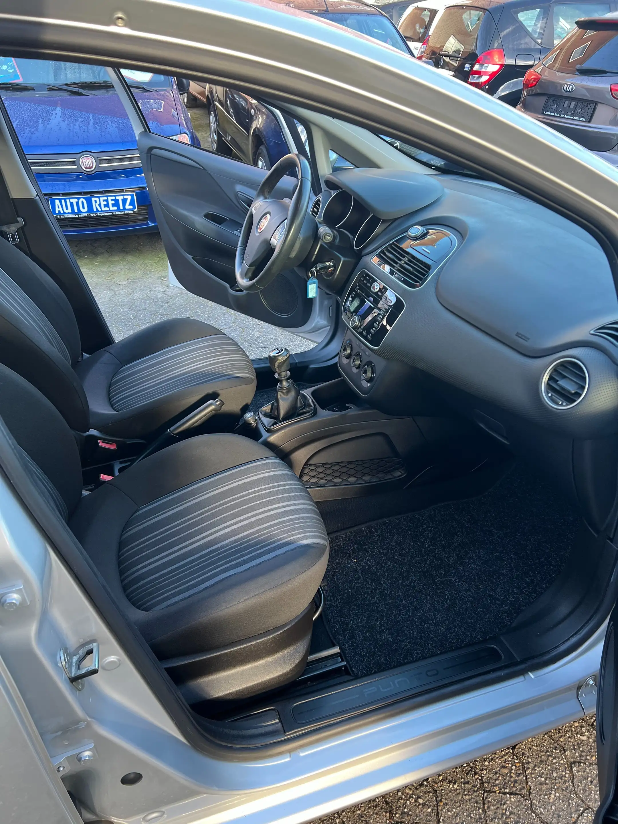Fiat Punto TÜV & Inspektion NEU - wenig KM - Klimaanlage — photo 6