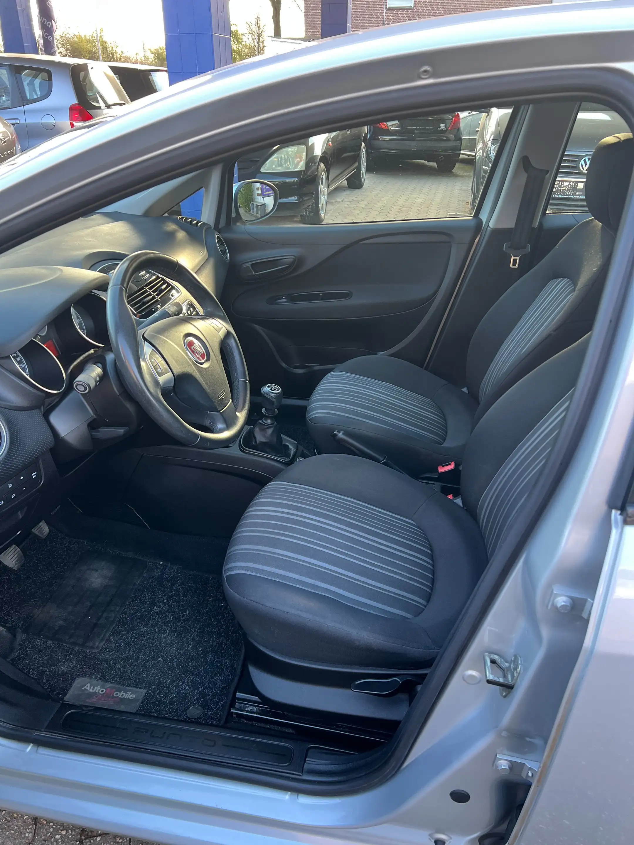 Fiat Punto TÜV & Inspektion NEU - wenig KM - Klimaanlage — photo 5