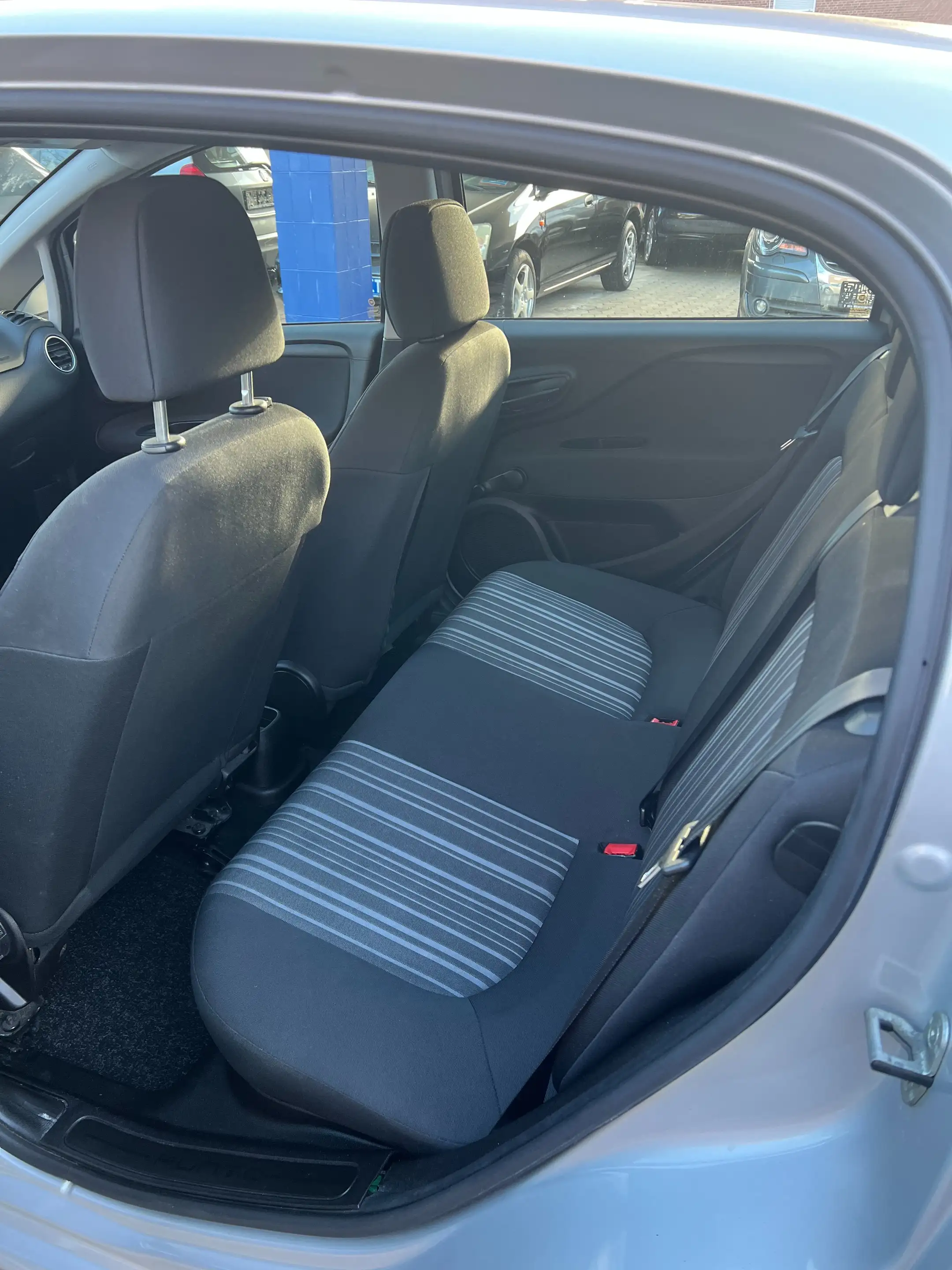 Fiat Punto TÜV & Inspektion NEU - wenig KM - Klimaanlage — photo 8