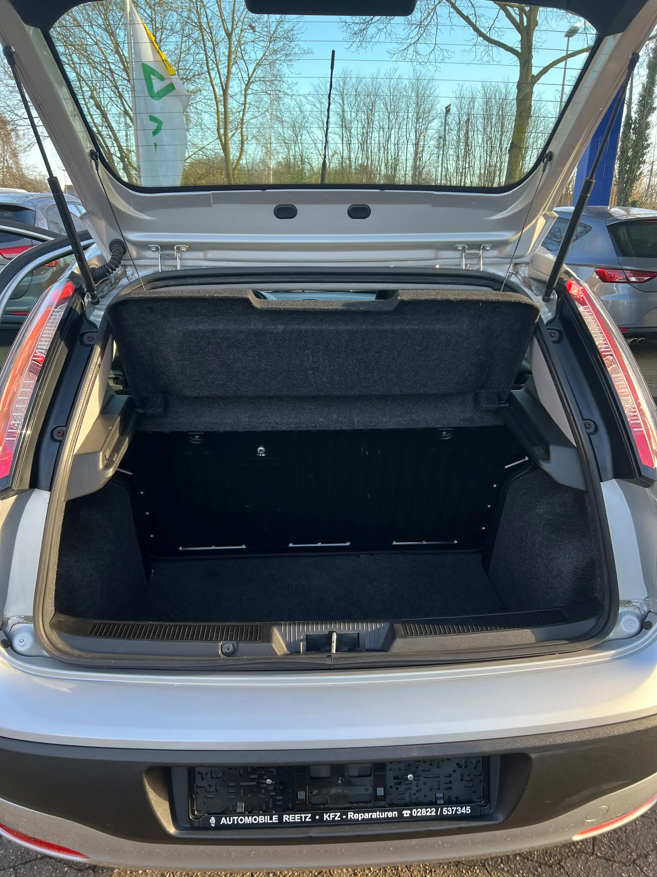 Fiat Punto TÜV & Inspektion NEU - wenig KM - Klimaanlage — photo 10