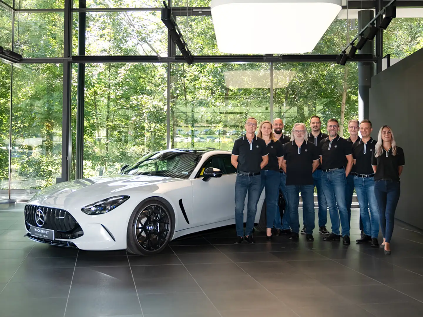 Mercedes-Benz CLA 200 EDITION AMG LINE PANO+NIGHT+DISTR+MULTIB Silber - 2