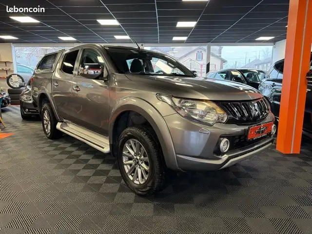 Mitsubishi L200 Double cabine 4WD 2.4 DI-D BVA 180 cv Garantie 12 mois