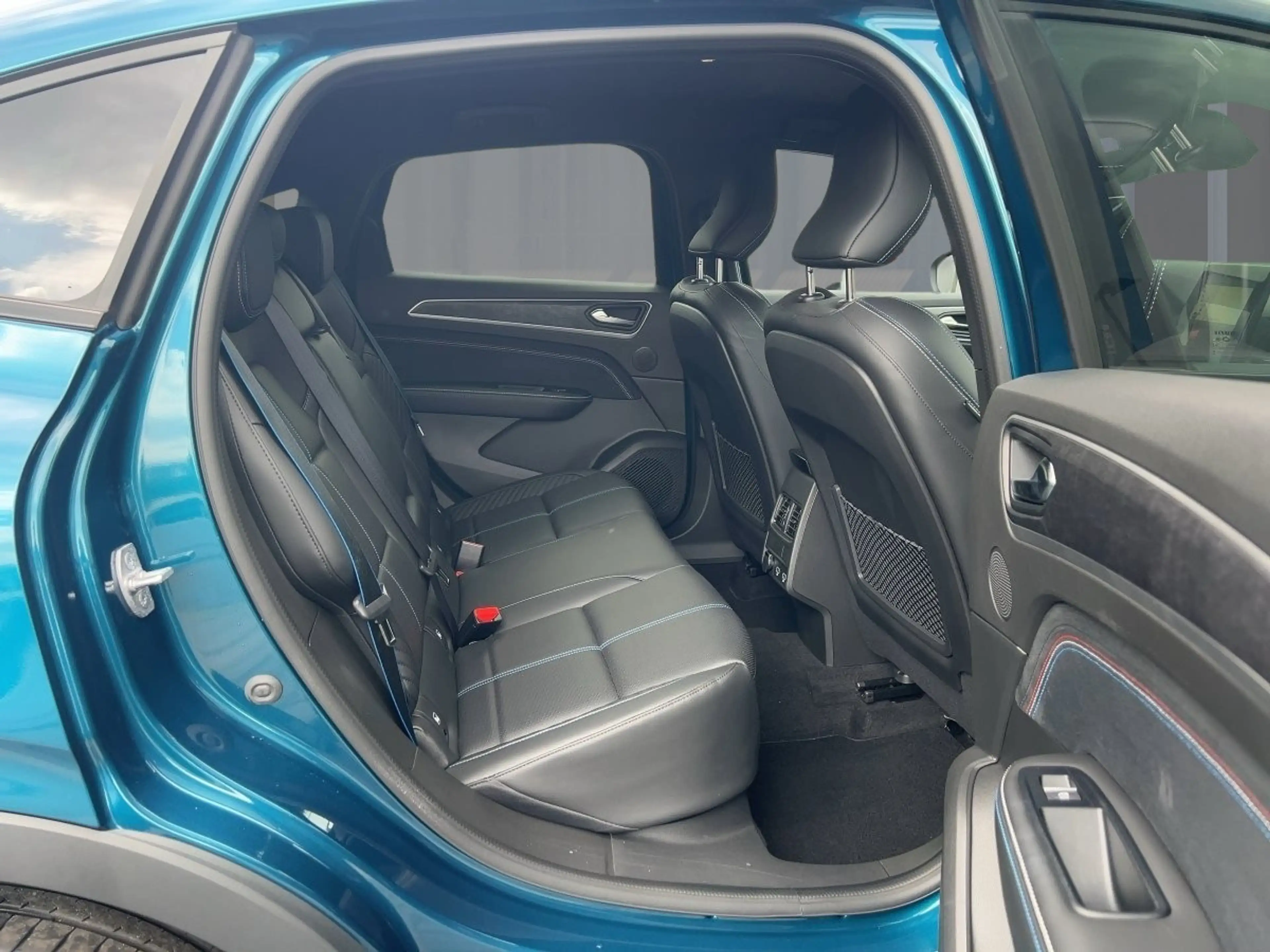 Renault Arkana ESRIT ALPINE Mild Hybrid 160 EDC BOSE Sound — photo 9