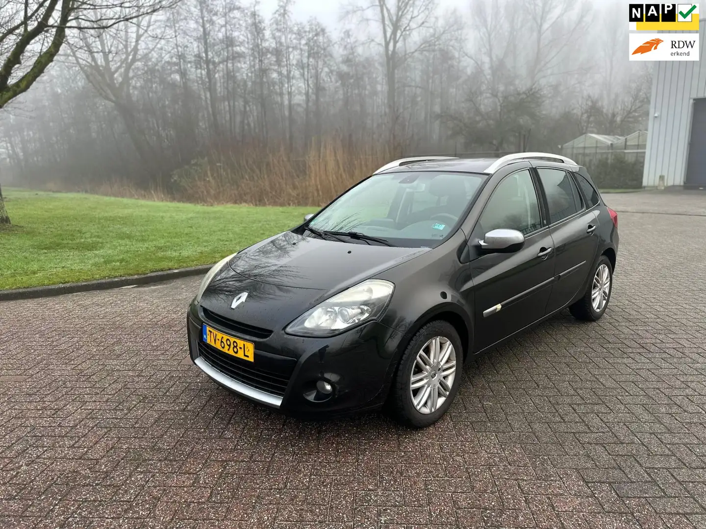 Renault Clio Estate 1.2 TCE Collection/APK TOT 06-04-2026 Zwart - 1
