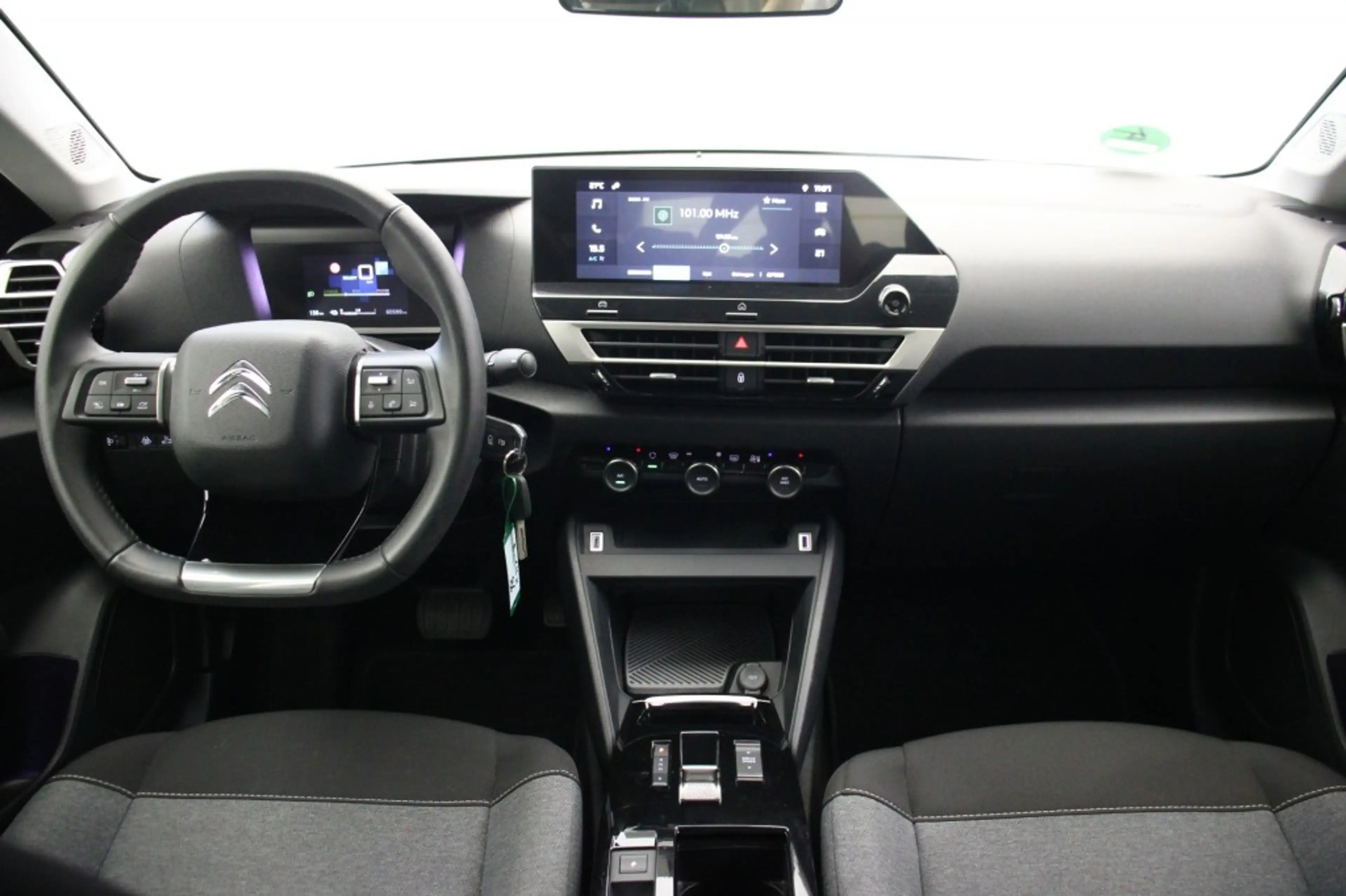 Citroen E-C4 X E-c4x Feel 50 kWh - Carplay, Navi, Cruise, SOH 96, — photo 2