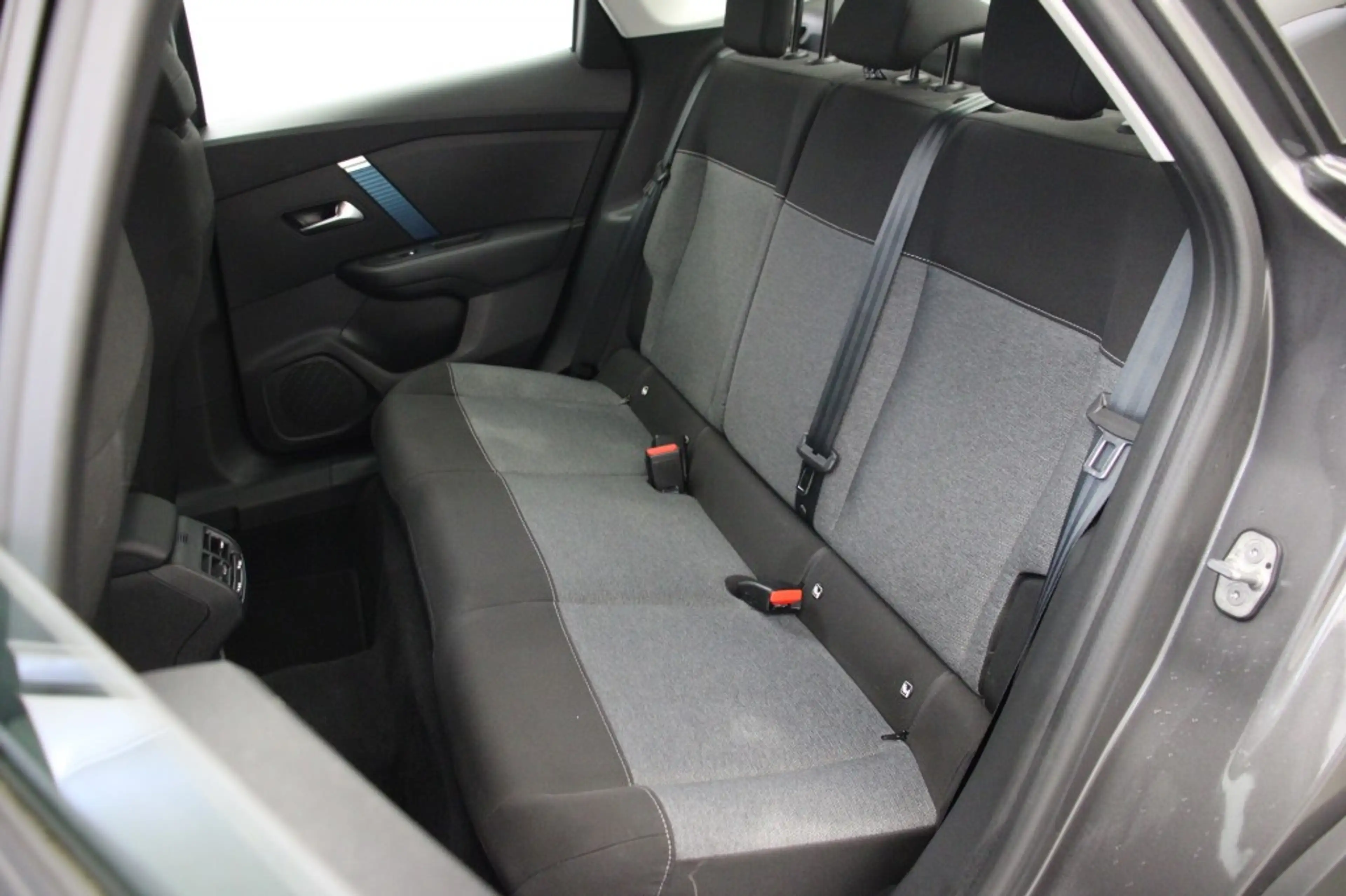 Citroen E-C4 X E-c4x Feel 50 kWh - Carplay, Navi, Cruise, SOH 96, — photo 11