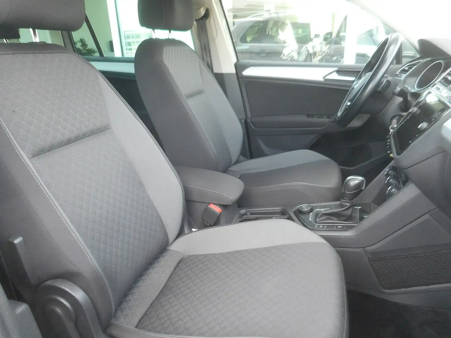 Volkswagen Tiguan 2,0 TDI SCR 4Motion Comfortline DSG Silber - 2