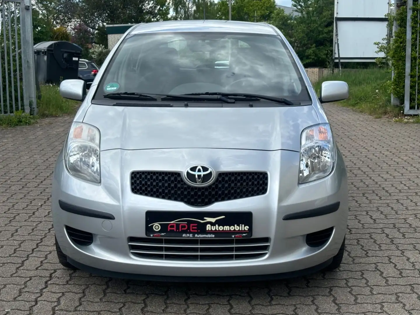 Toyota Yaris Sol Automatik 2 Hand TOP ZUSTAND Silber - 2