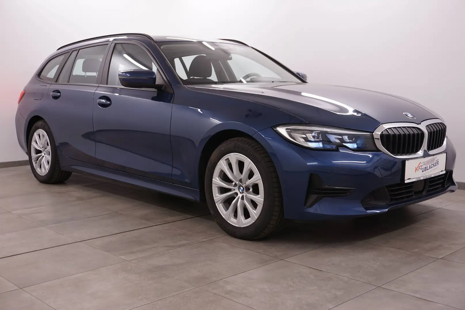 BMW 318 d // Anhängervorrichtung // Abstandstempomat// Panoramadach // Blau - 1