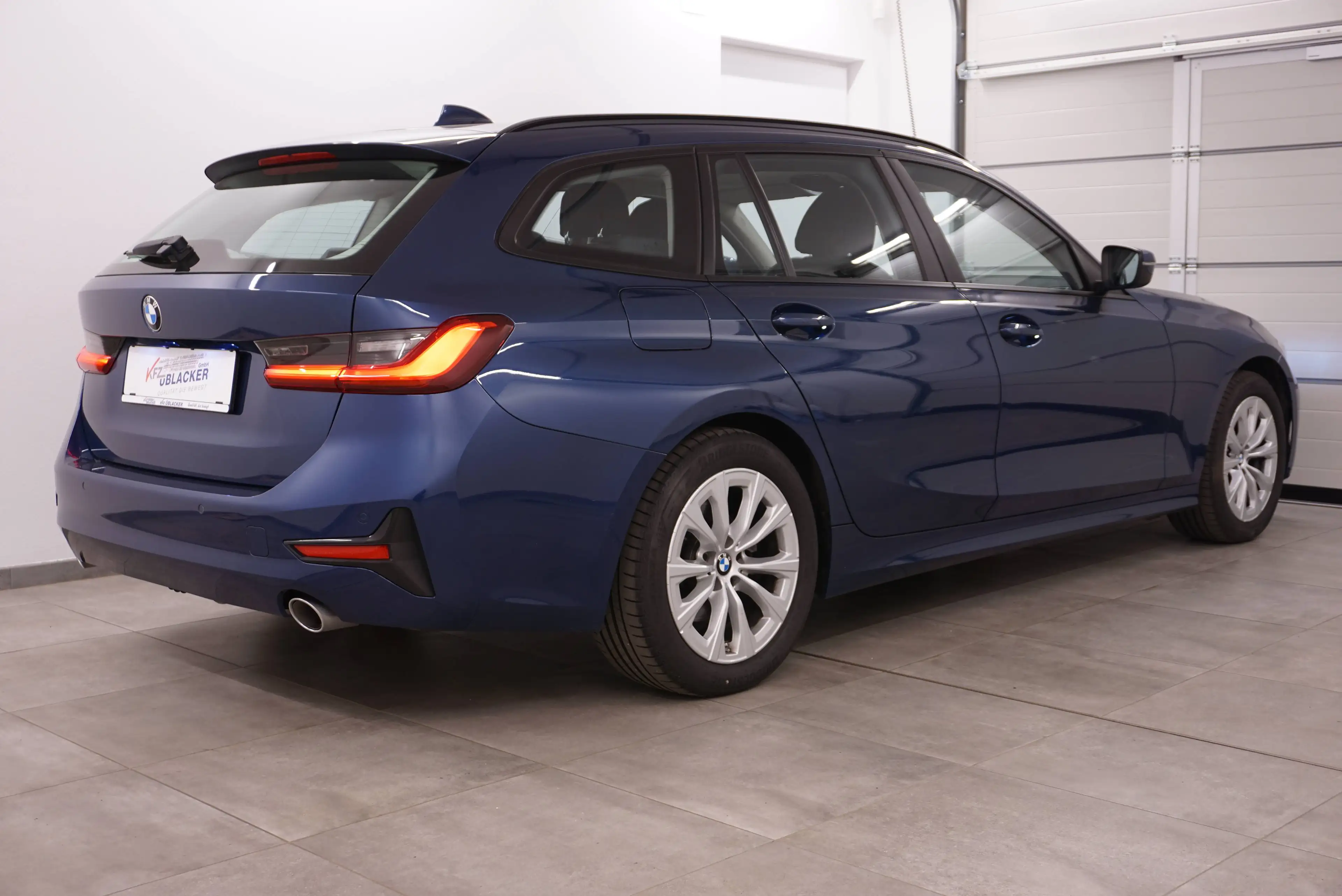 BMW 318 d // Anhängervorrichtung // Abstandstempomat// Panoramadach // — photo 2