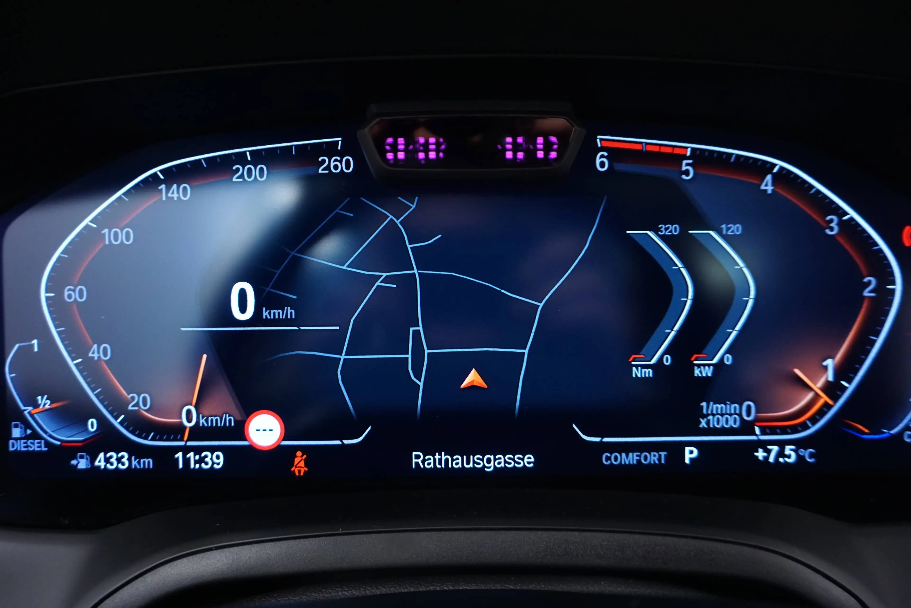 BMW 318 d // Anhängervorrichtung // Abstandstempomat// Panoramadach // — photo 11