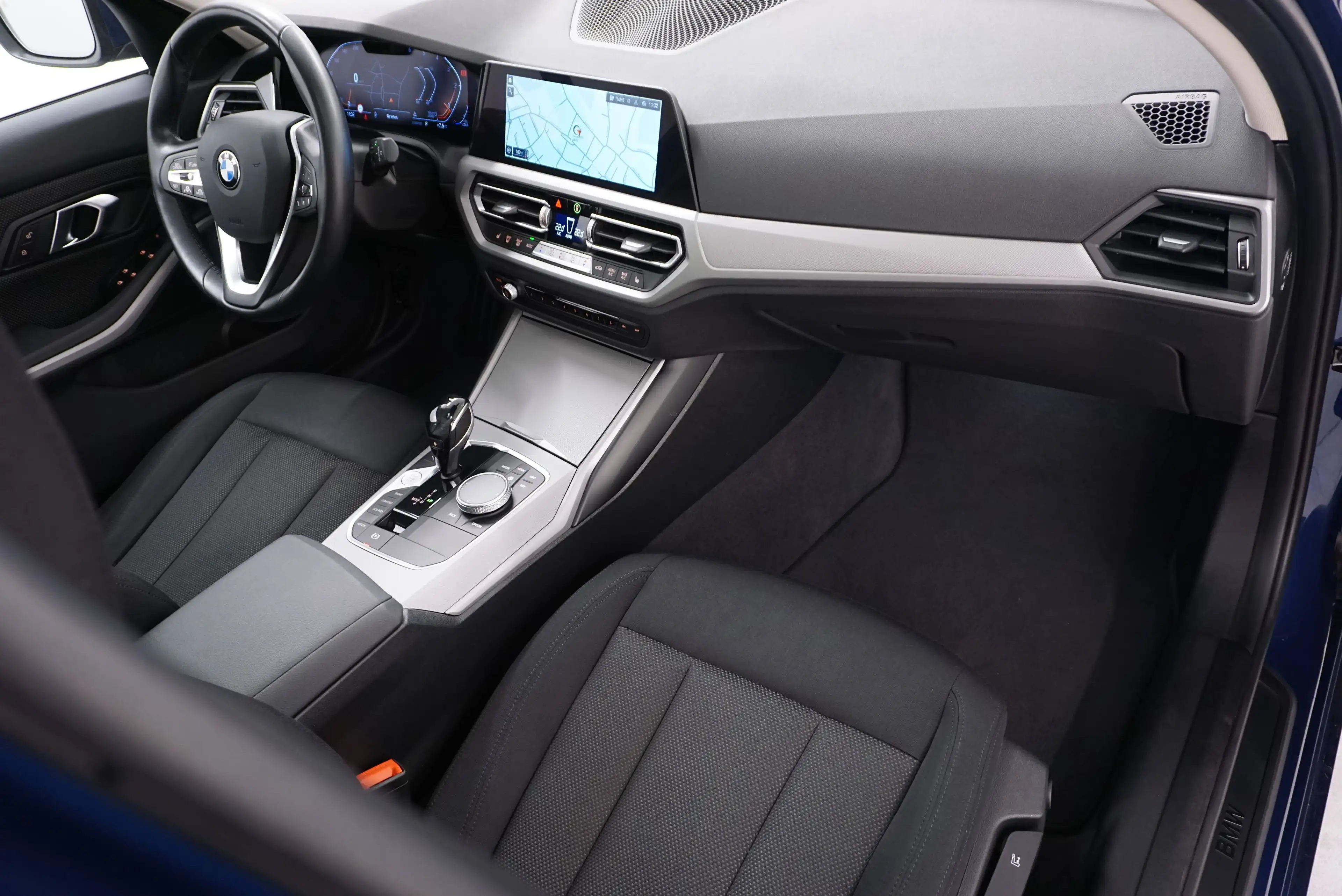 BMW 318 d // Anhängervorrichtung // Abstandstempomat// Panoramadach // — photo 15