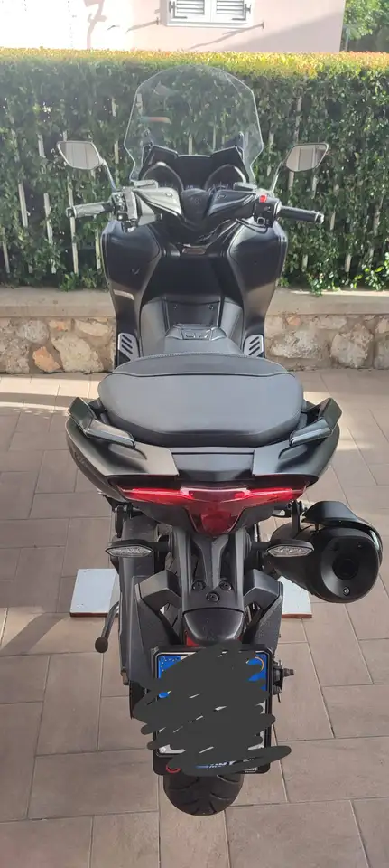 Yamaha Tmax 560