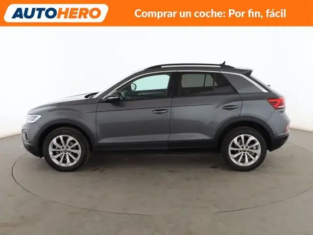 Volkswagen T-Roc view 3