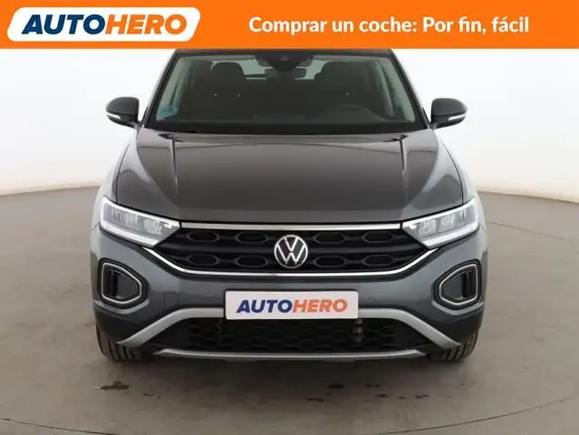 Volkswagen T-Roc view 9