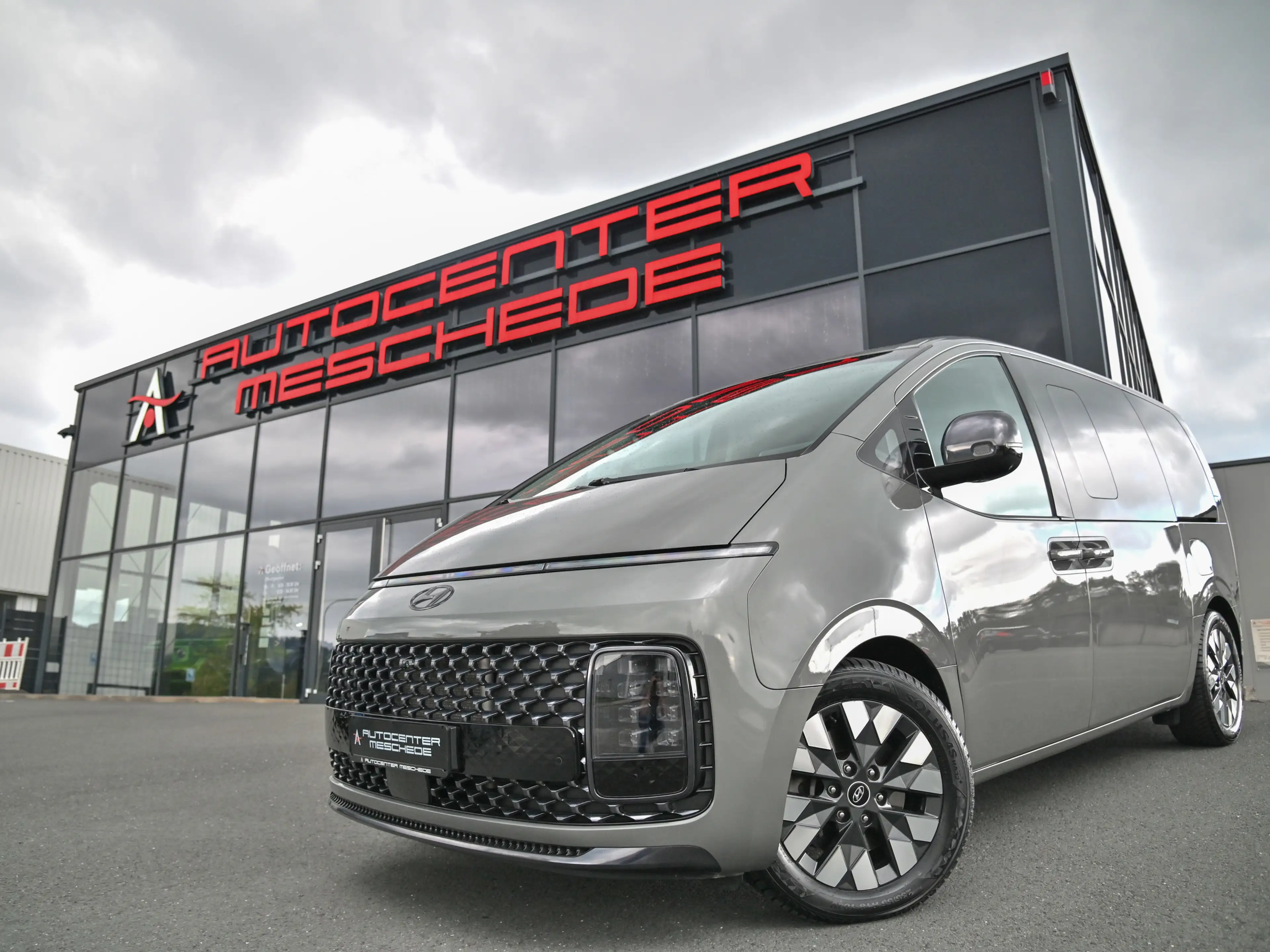 Hyundai STARIA Signature 2.2 CRDi 4WD Relax Sitze* Pano*
