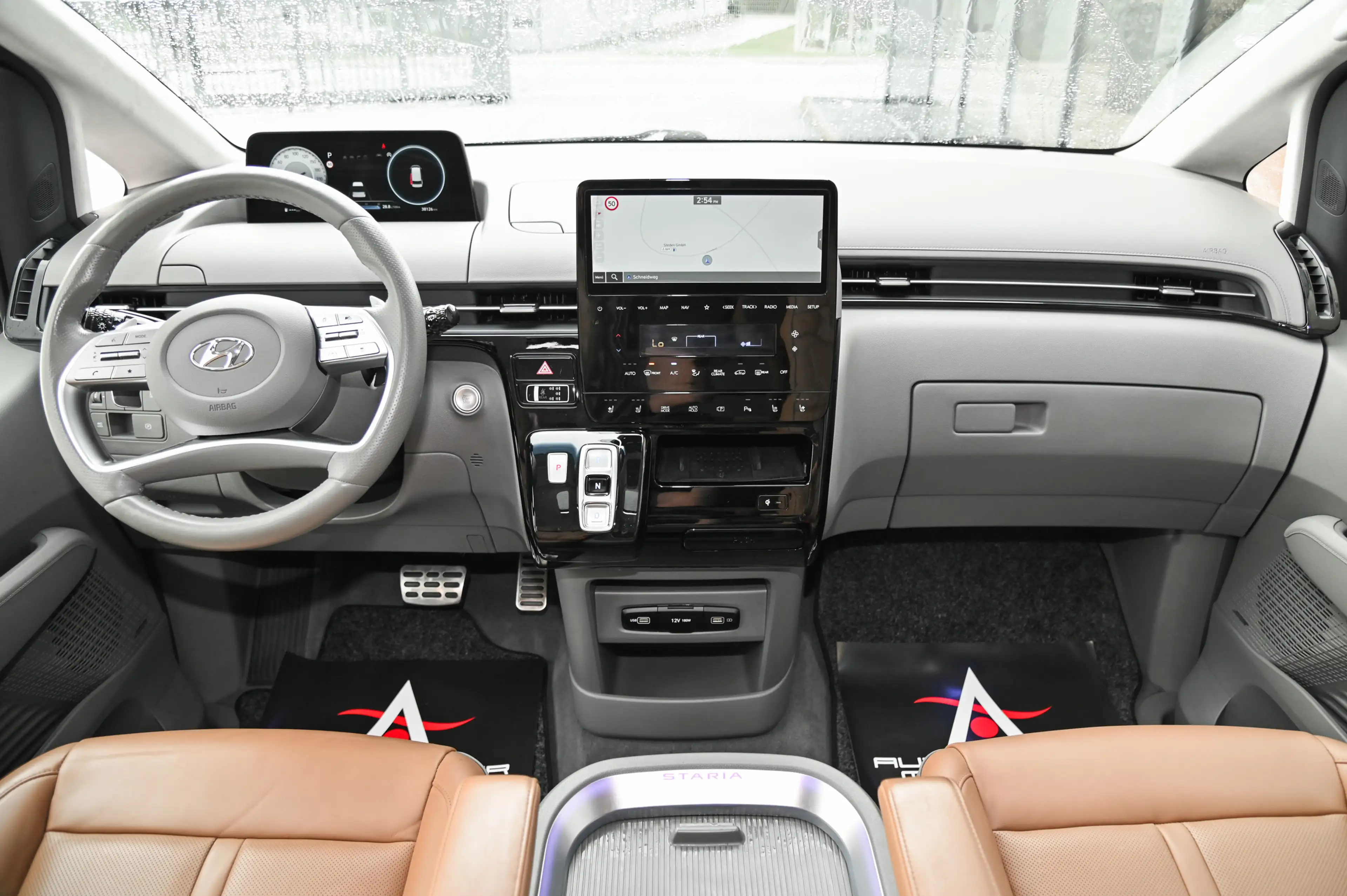 Hyundai STARIA Signature 2.2 CRDi 4WD Relax Sitze* Pano* — photo 10