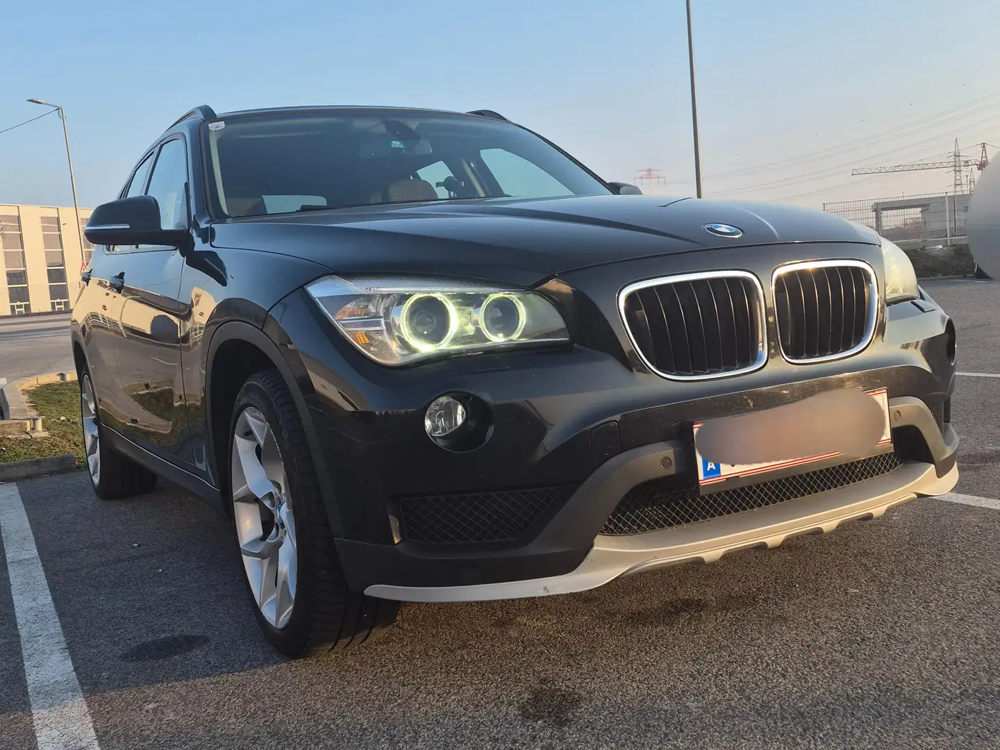 BMW X1 X1 xDrive18d Aut. Schwarz - 2