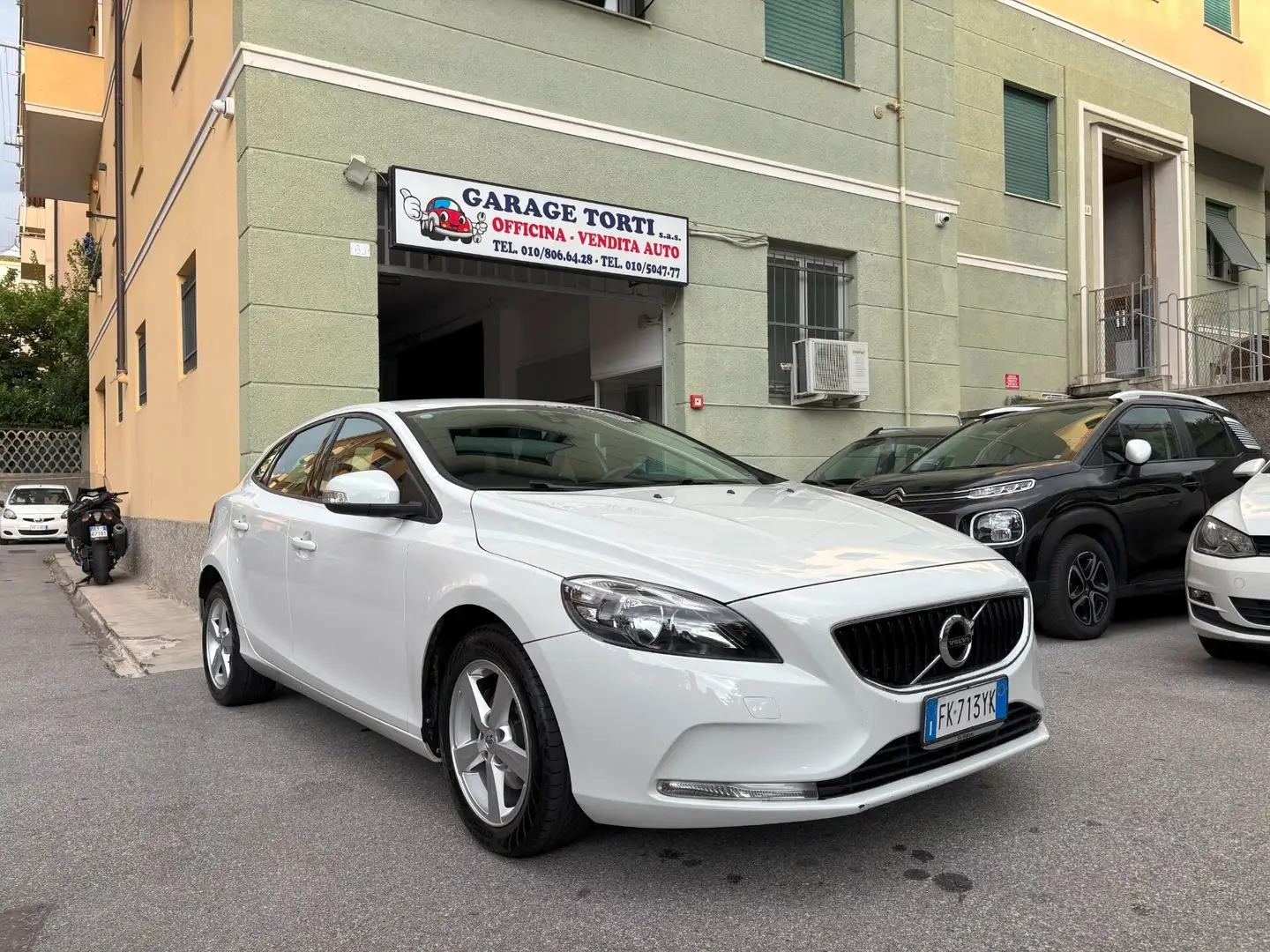 Volvo V40 V40 D2 Momentum Bianco - 1