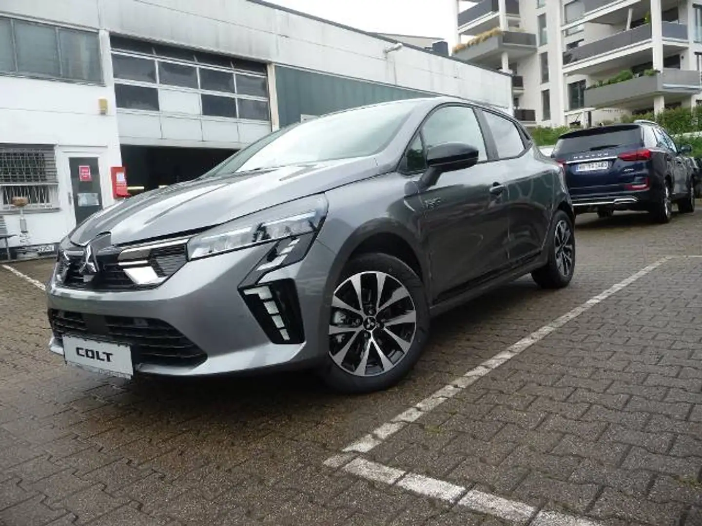 Mitsubishi Colt PLUS 1.6 Hybrid Grau - 1