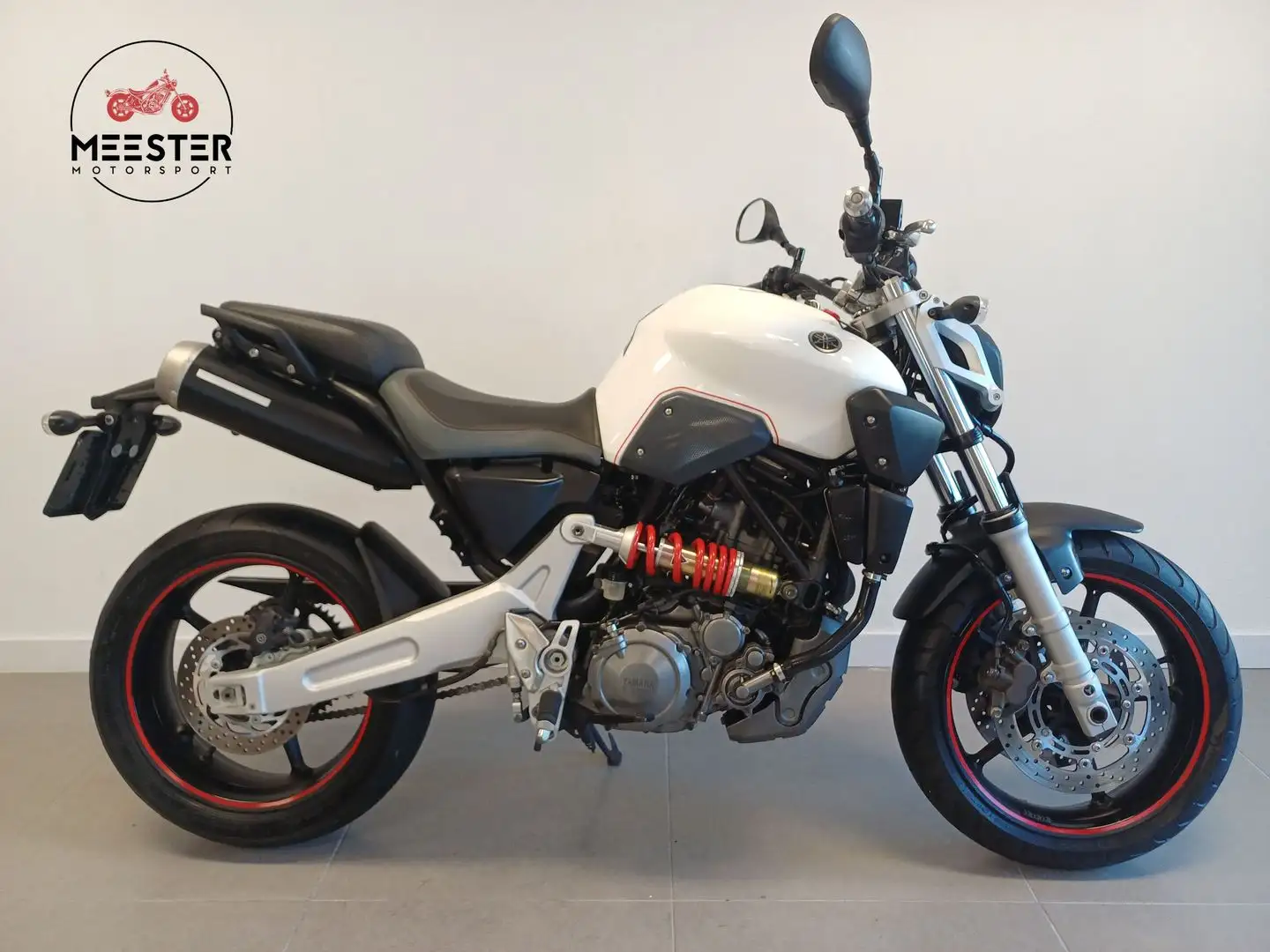 Yamaha MT-03 Wit - 1