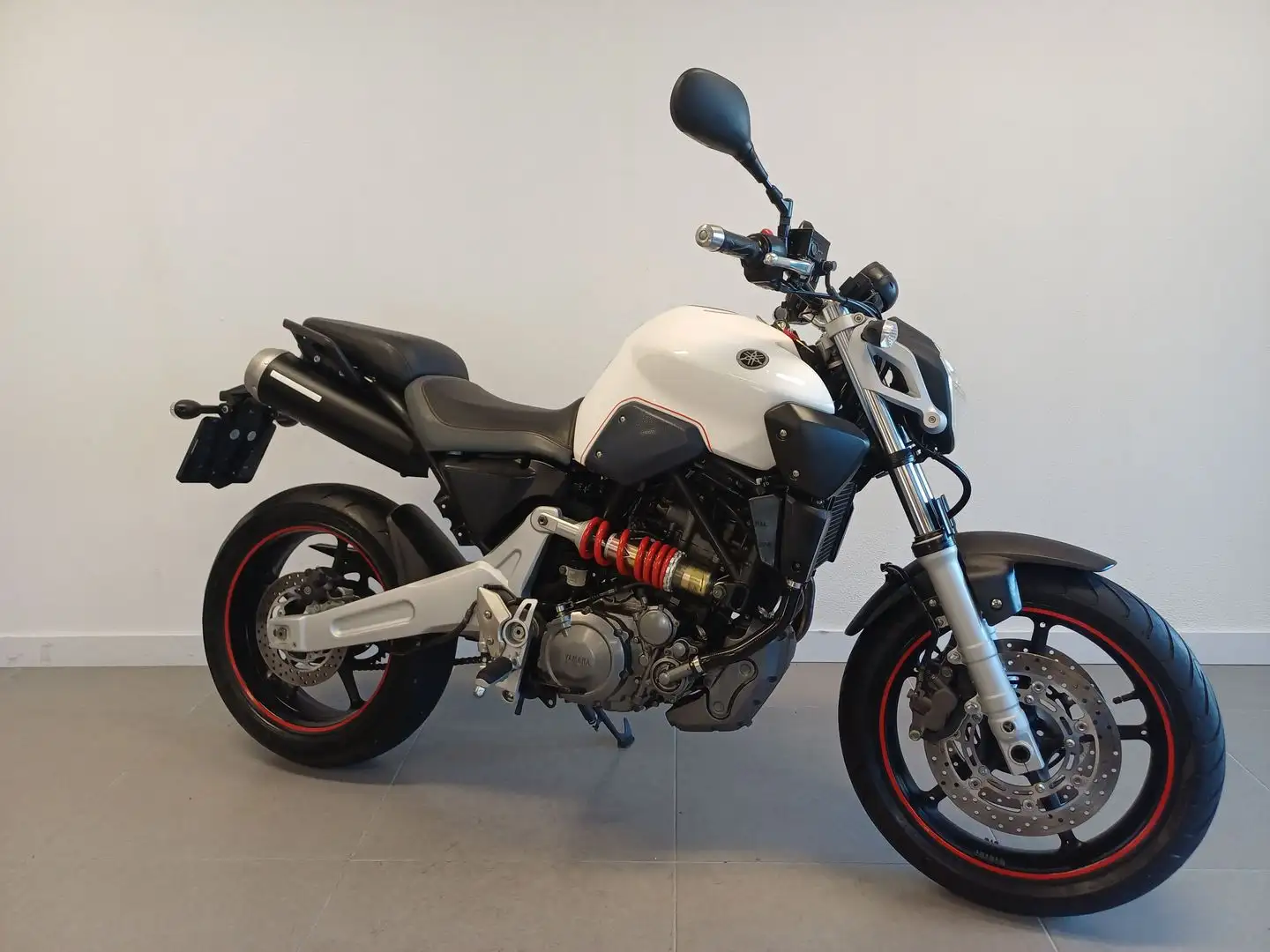 Yamaha MT-03 Wit - 2