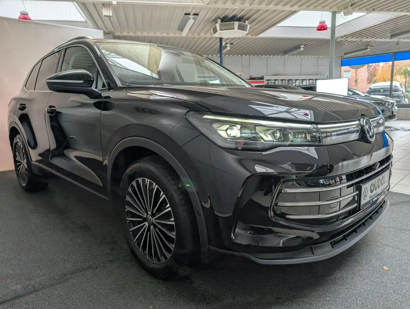 Volkswagen Tiguan 1.5 eTSI DSG"Elegance"AHK IQ Nav Schwarz - 2