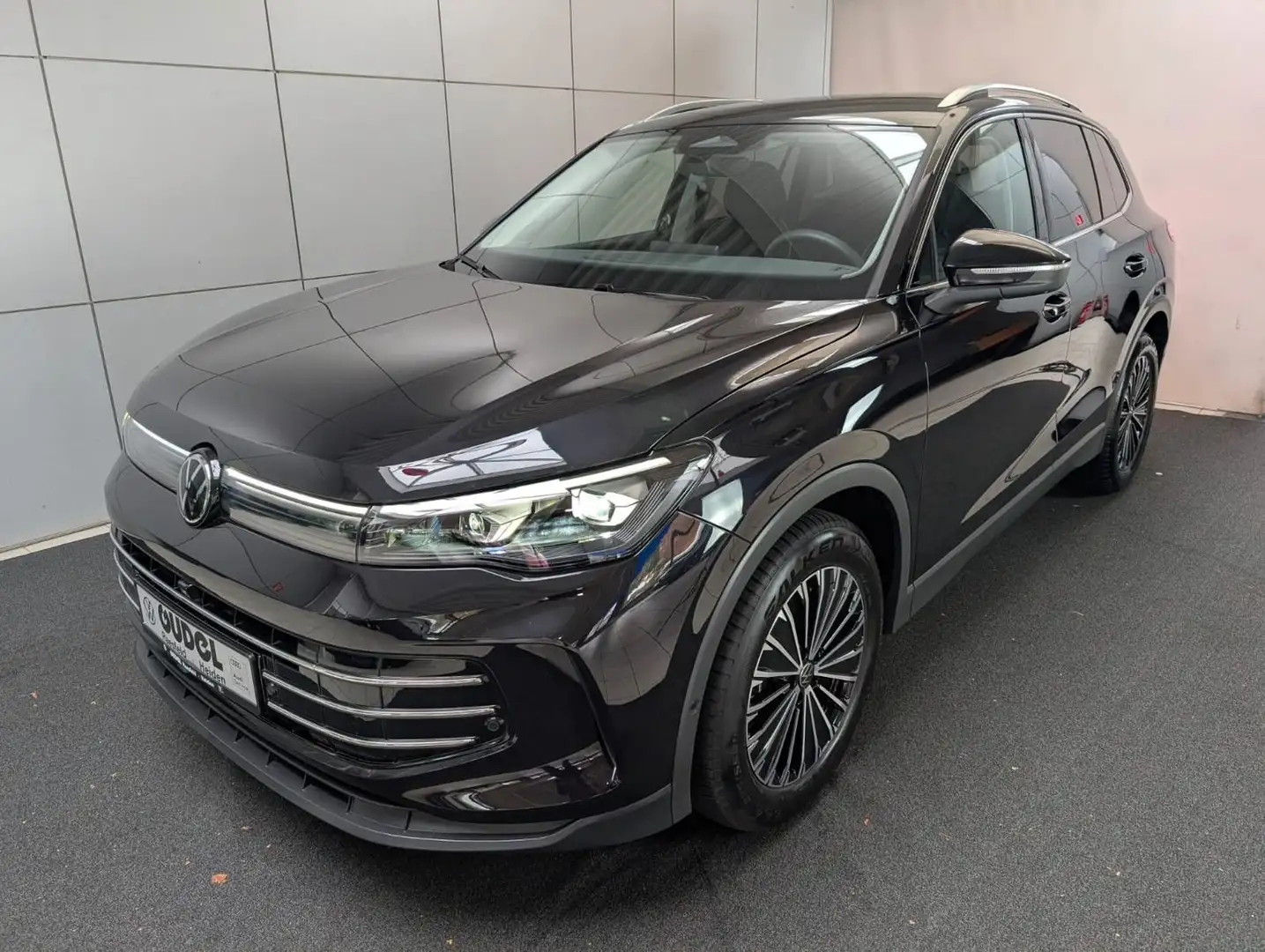 Volkswagen Tiguan 1.5 eTSI DSG"Elegance"AHK IQ Nav Schwarz - 1