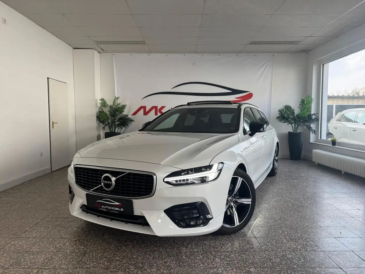 Volvo V90 R DESIGN AWD PANO NAVI KAMERA LED AMBIENTE Blanc - 1