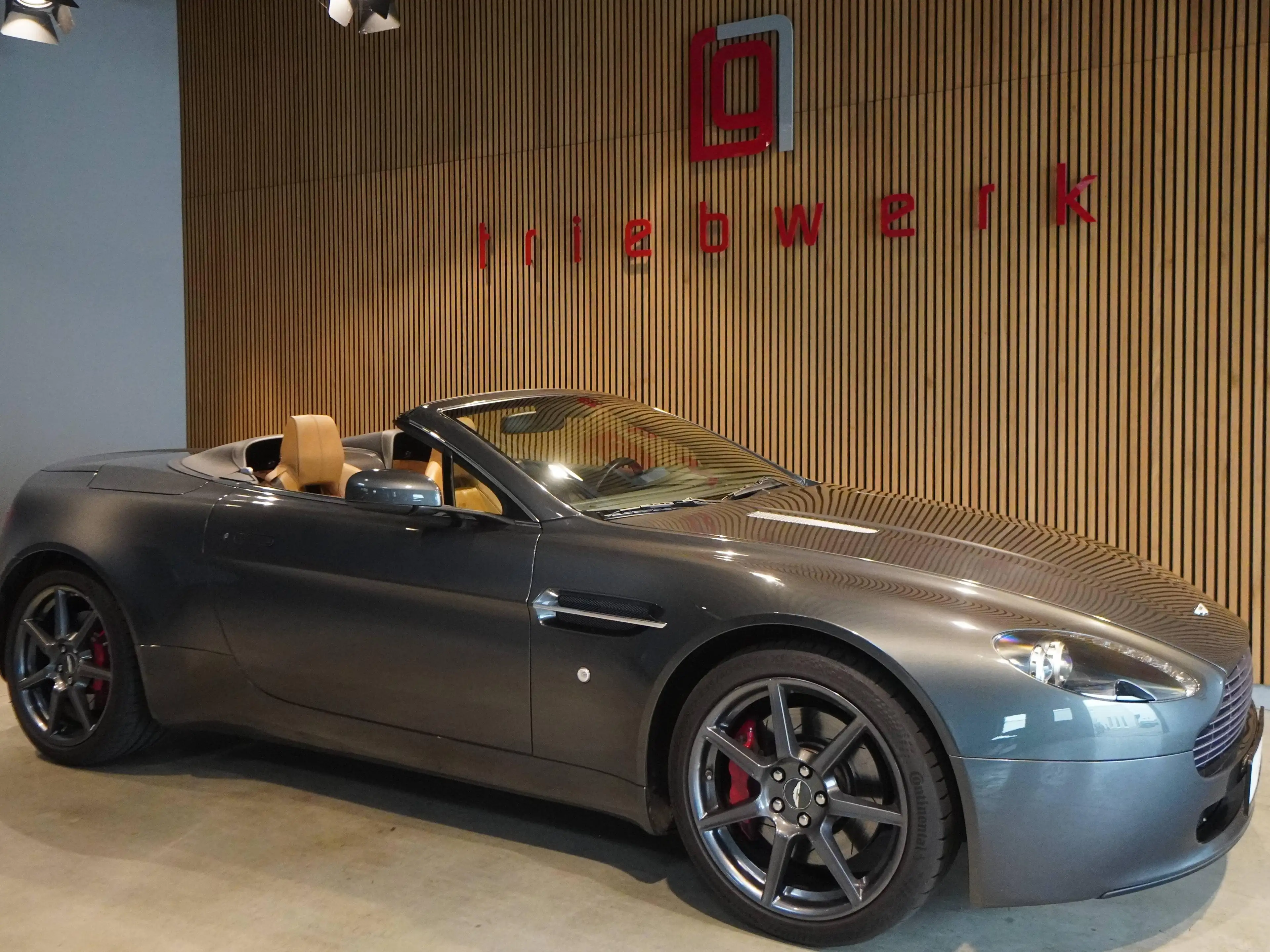 Aston Martin Vantage V8 Vantage Roadster Sportshift-45000 KM-U-frei- — photo 2