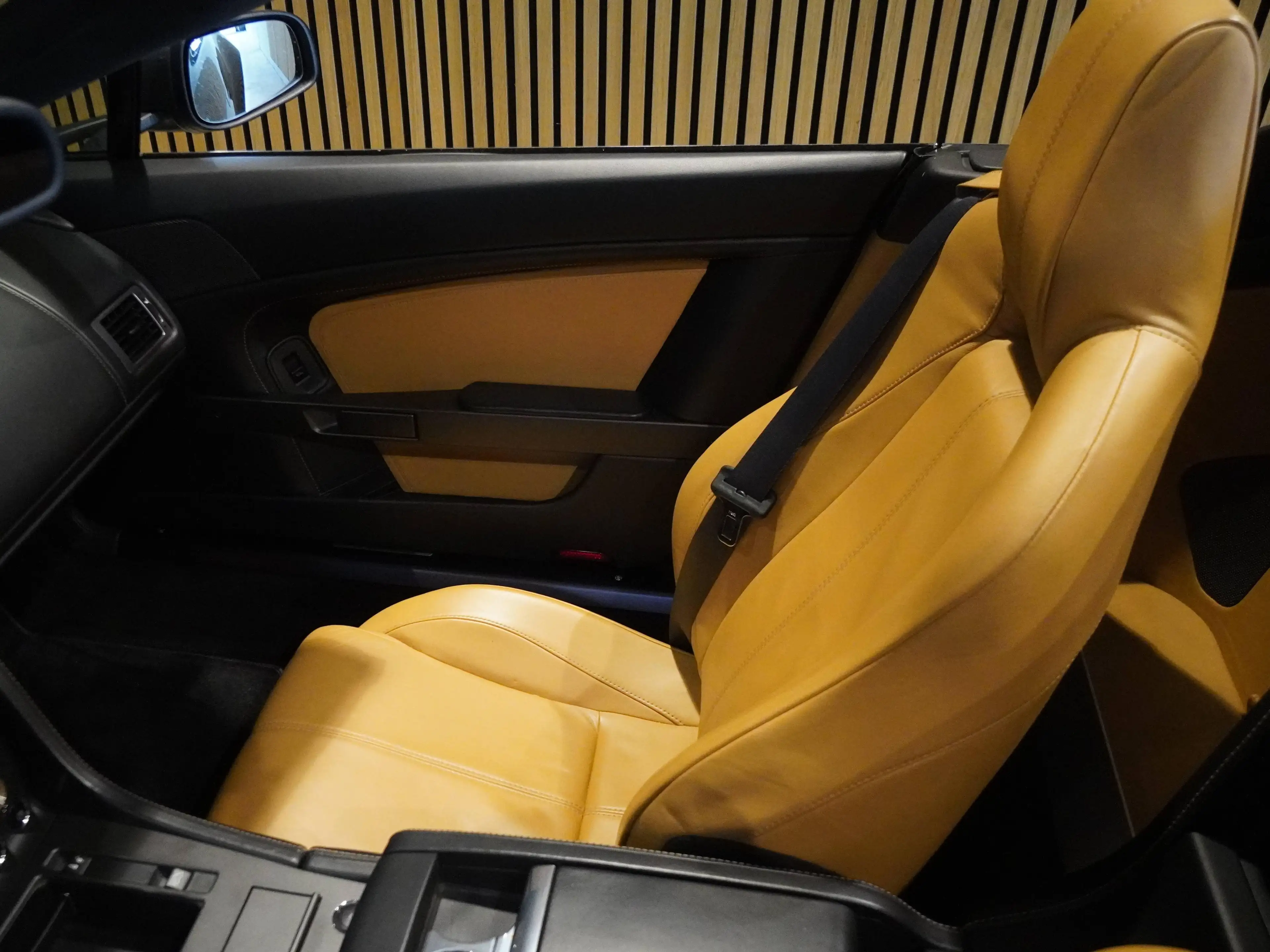 Aston Martin Vantage V8 Vantage Roadster Sportshift-45000 KM-U-frei- — photo 8