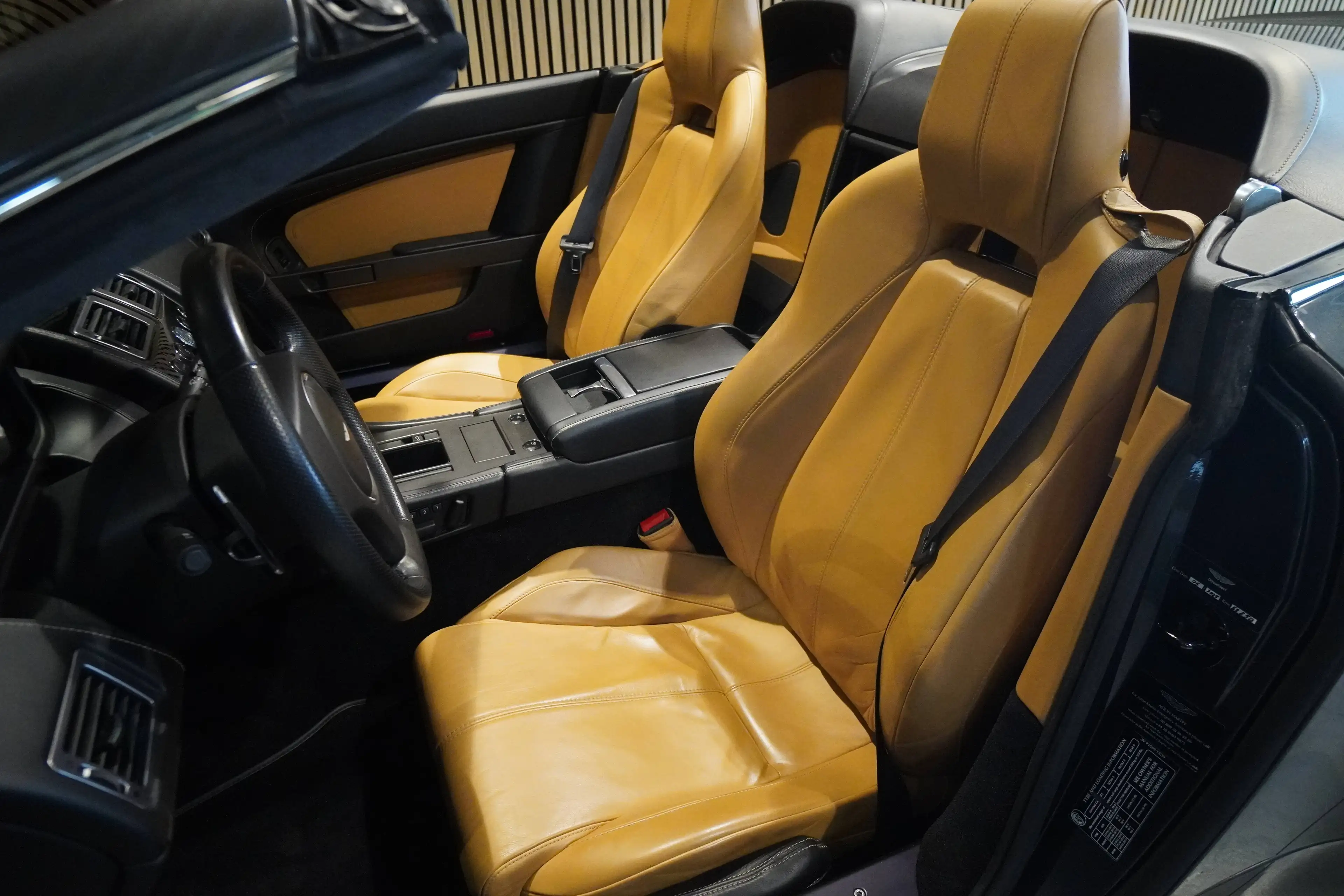 Aston Martin Vantage V8 Vantage Roadster Sportshift-45000 KM-U-frei- — photo 9