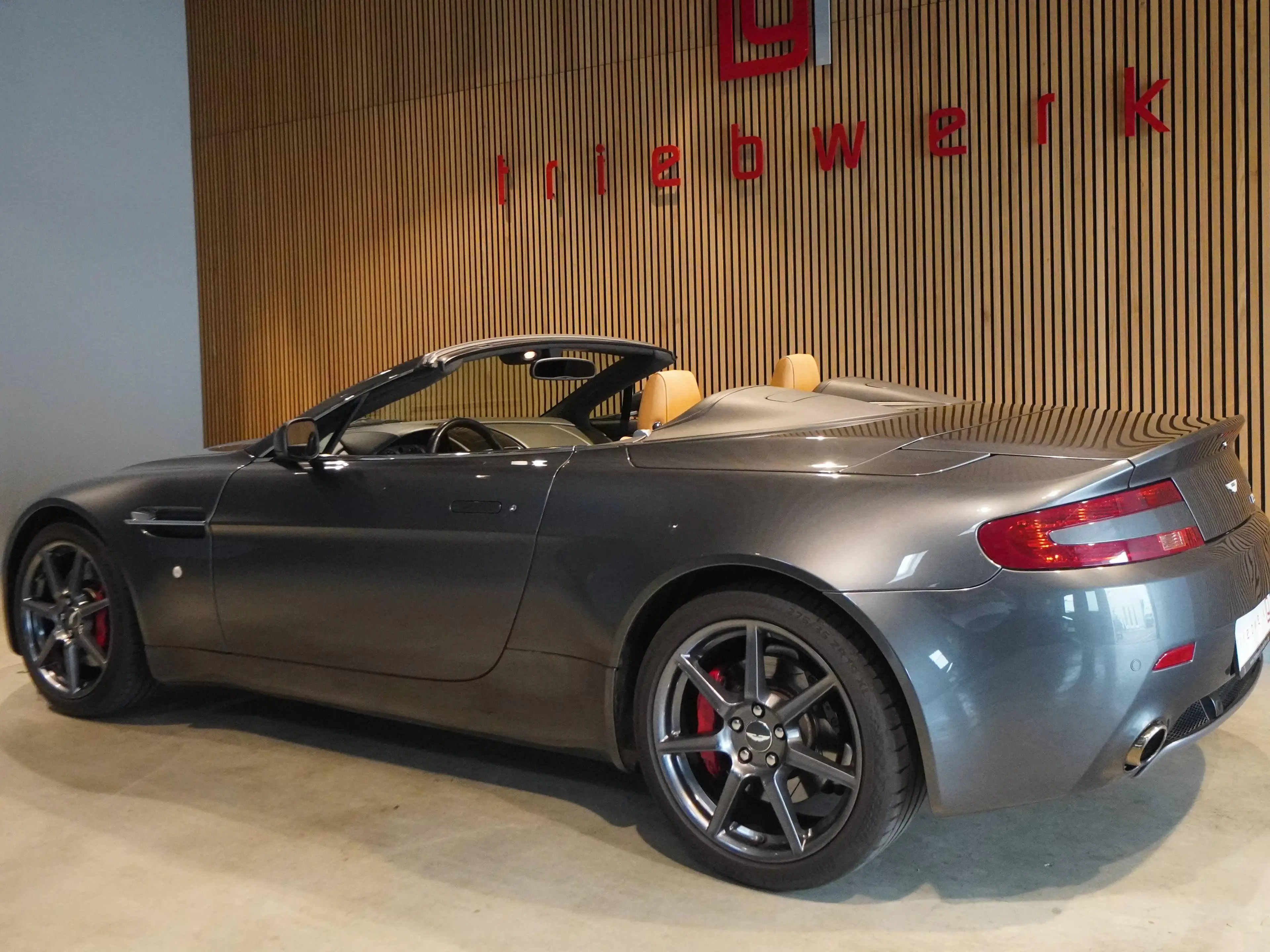 Aston Martin Vantage V8 Vantage Roadster Sportshift-45000 KM-U-frei- — photo 3
