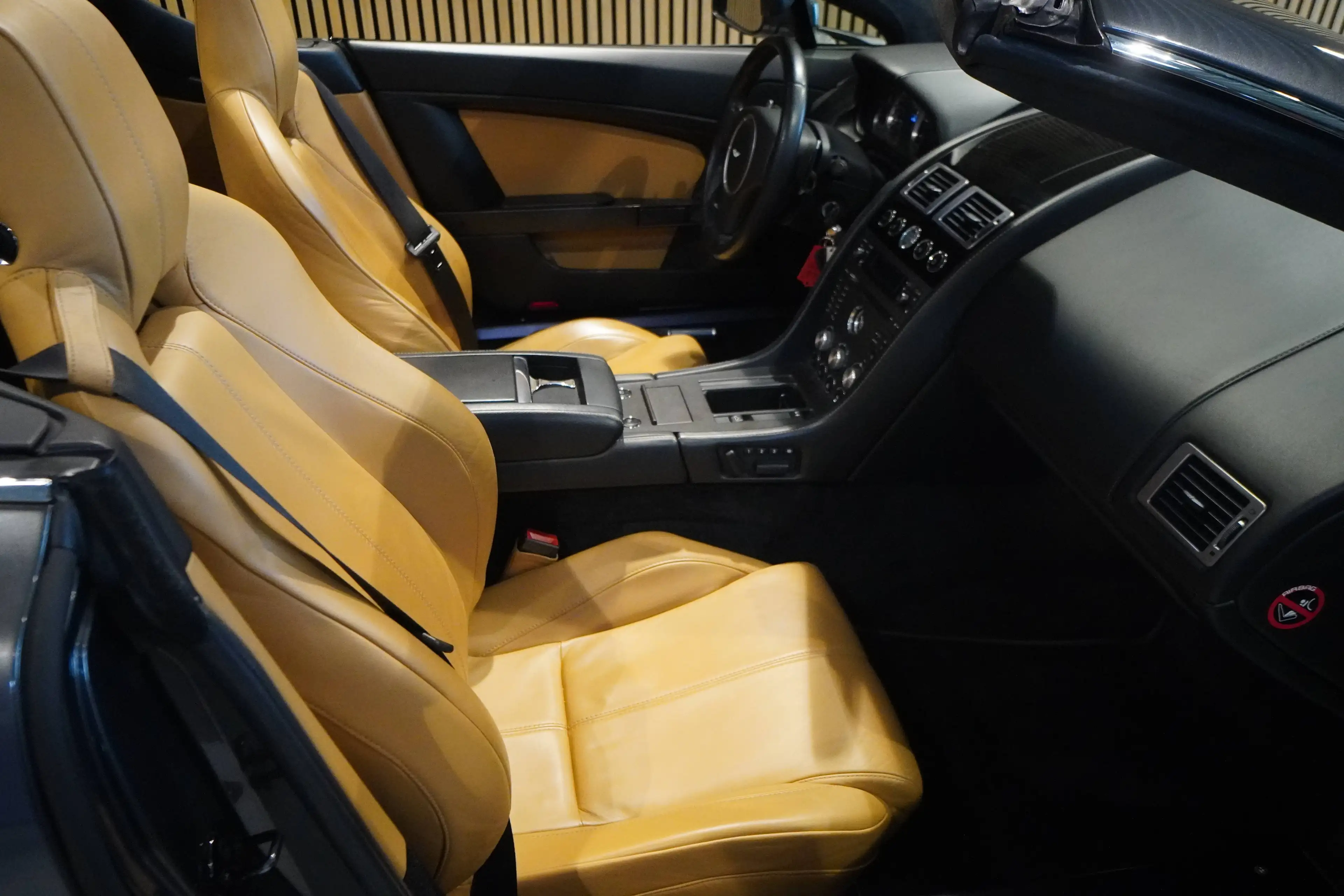 Aston Martin Vantage V8 Vantage Roadster Sportshift-45000 KM-U-frei- — photo 10