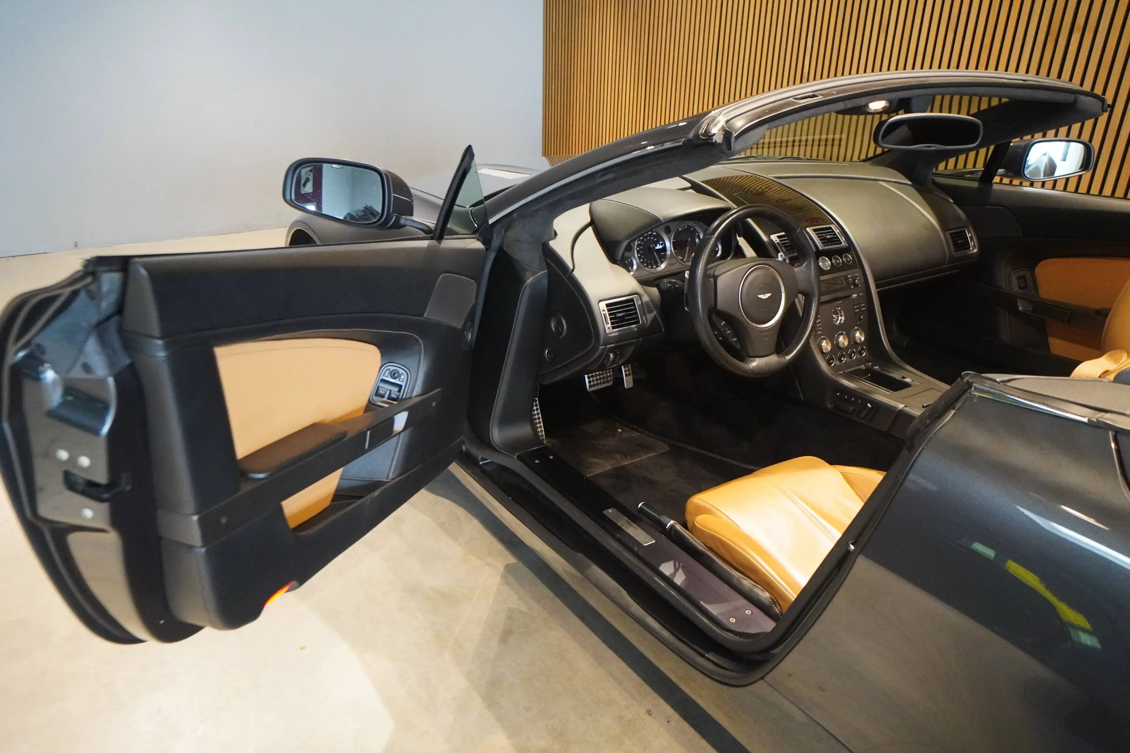 Aston Martin Vantage V8 Vantage Roadster Sportshift-45000 KM-U-frei- — photo 11