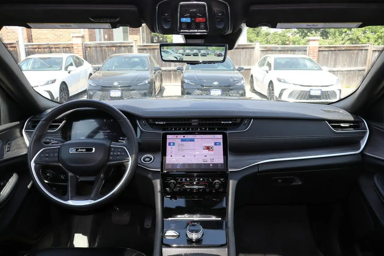 Jeep Grand Cherokee снимка Jeep Grand Cherokee