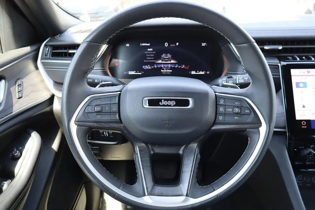 Jeep Grand Cherokee снимка Jeep Grand Cherokee