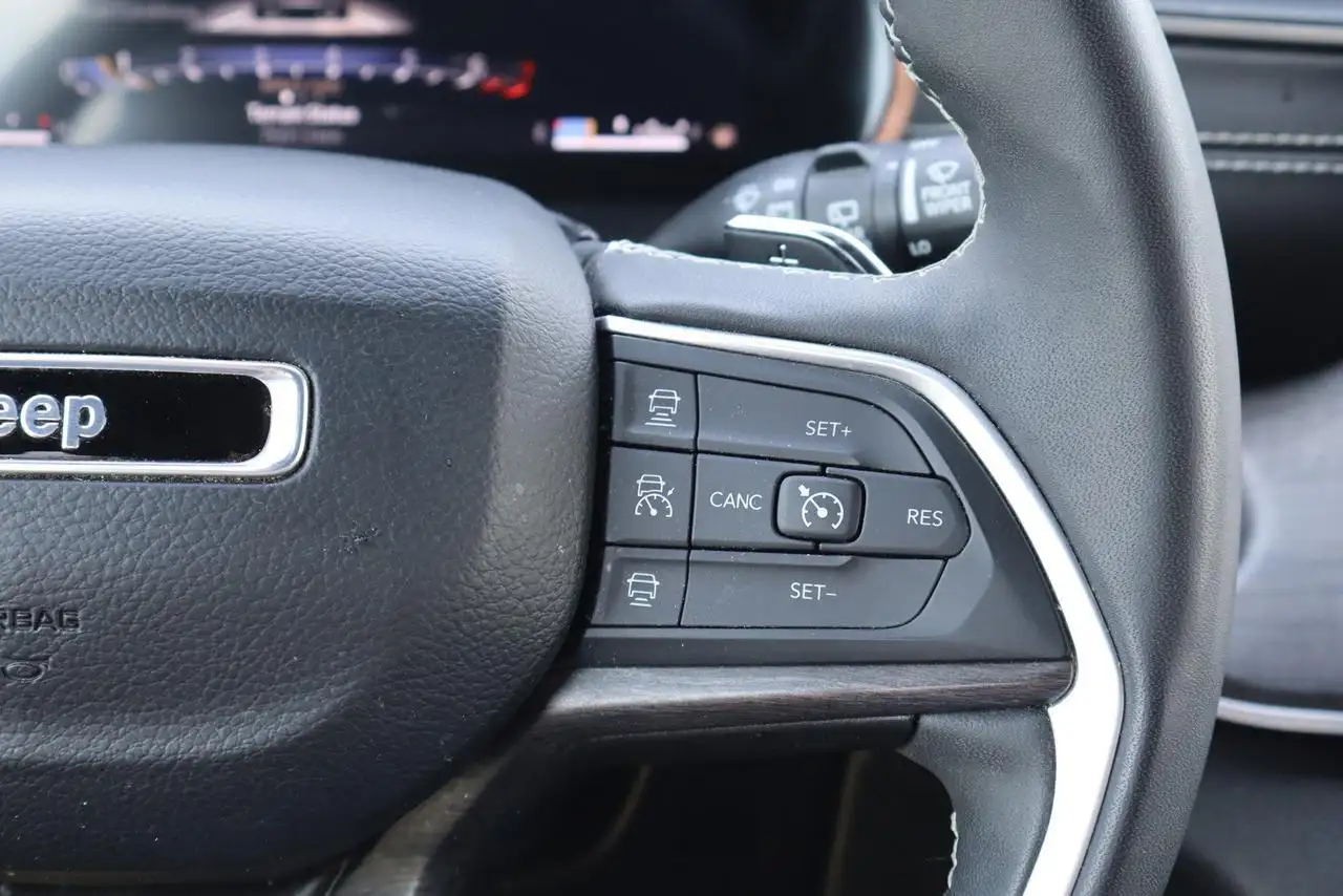 Jeep Grand Cherokee снимка Jeep Grand Cherokee