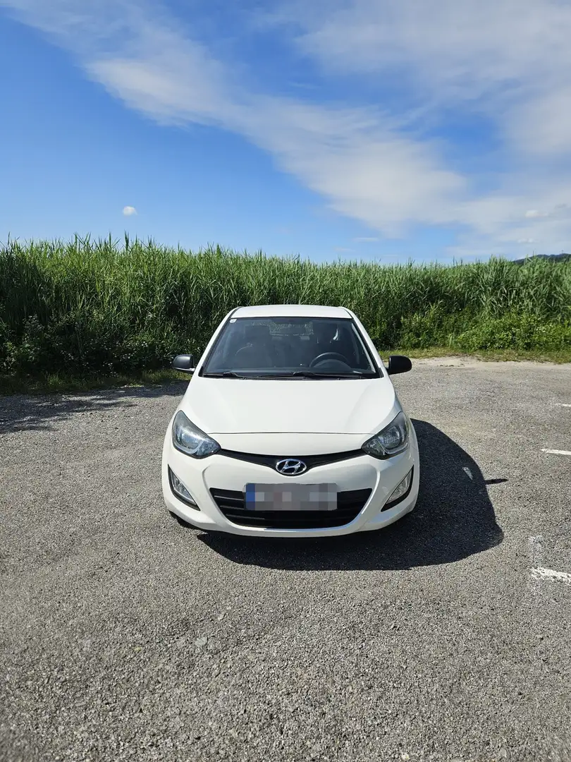 Hyundai i20 1,25 Life Weiß - 2