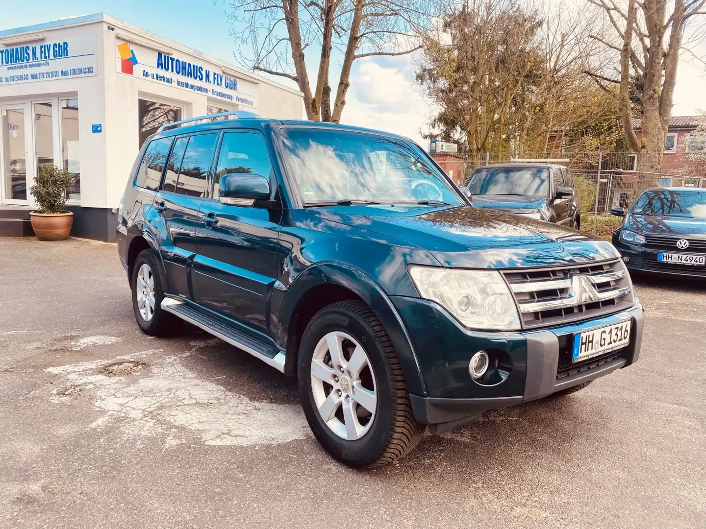 Mitsubishi Pajero 3.2 DI-D Intense*Leder*AHK*Automatik* Vert - 1